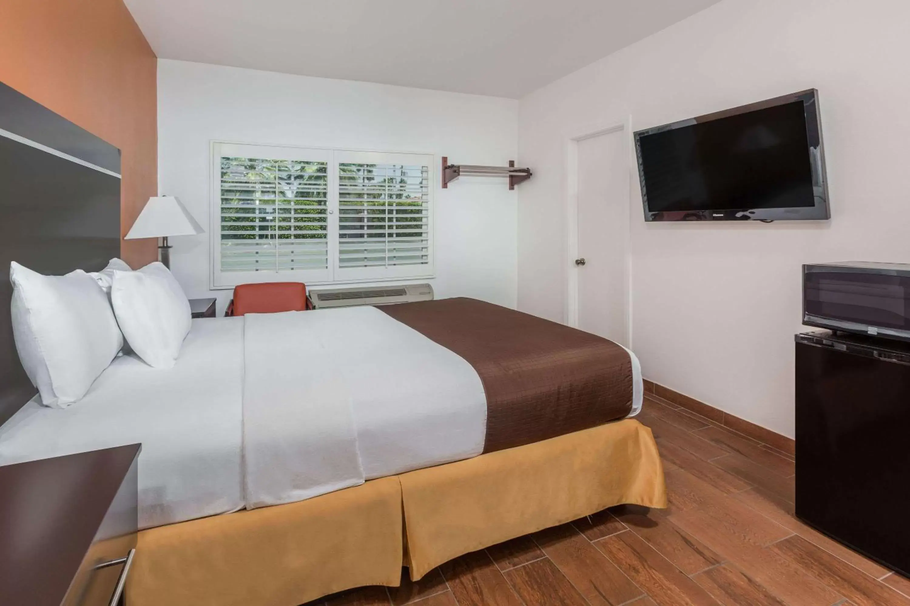 Photo of the whole room, Bed in Adara Palm Springs Photo of the whole room, Bed in Adara Palm Springs