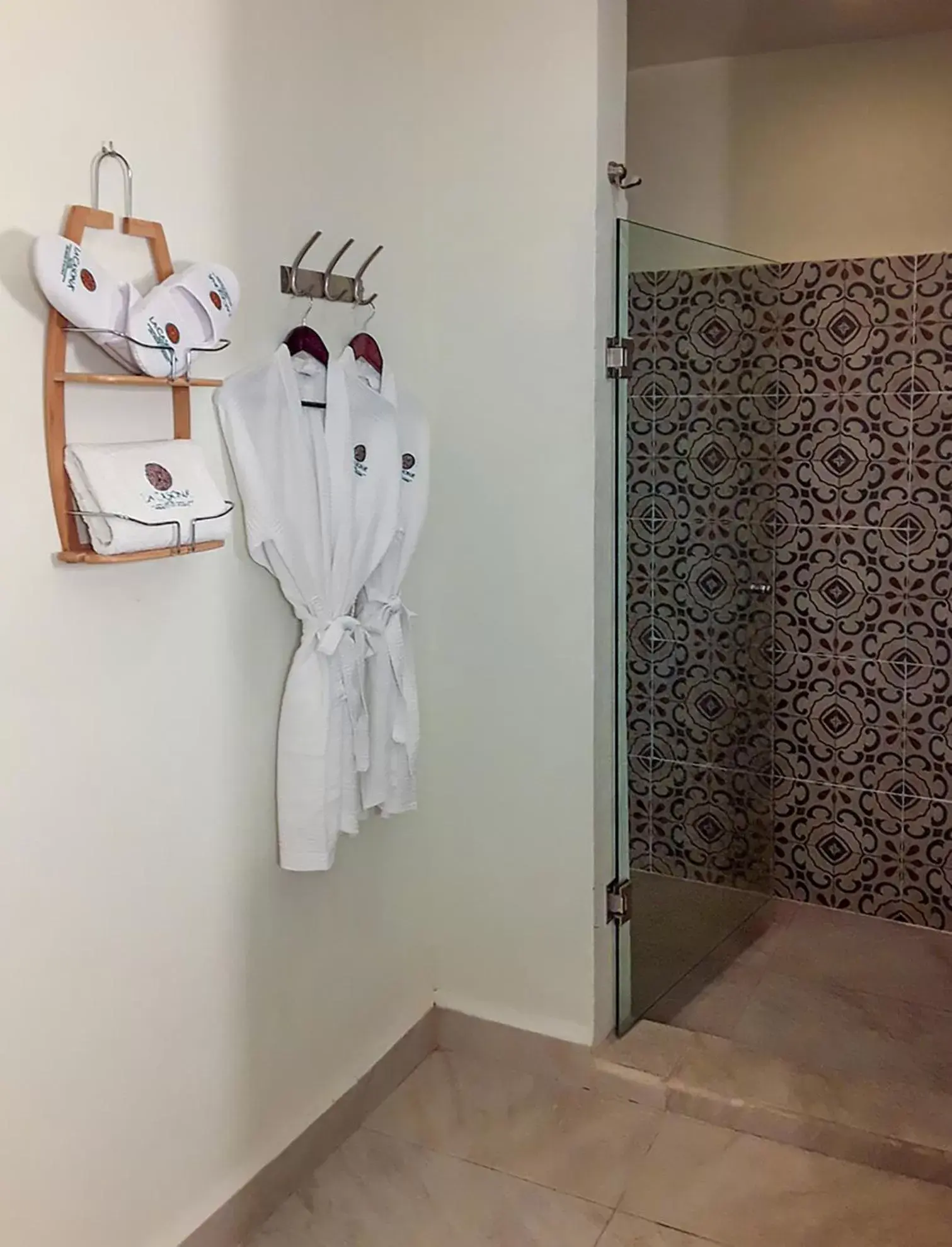Shower, Bathroom in Hotel La Casona 30