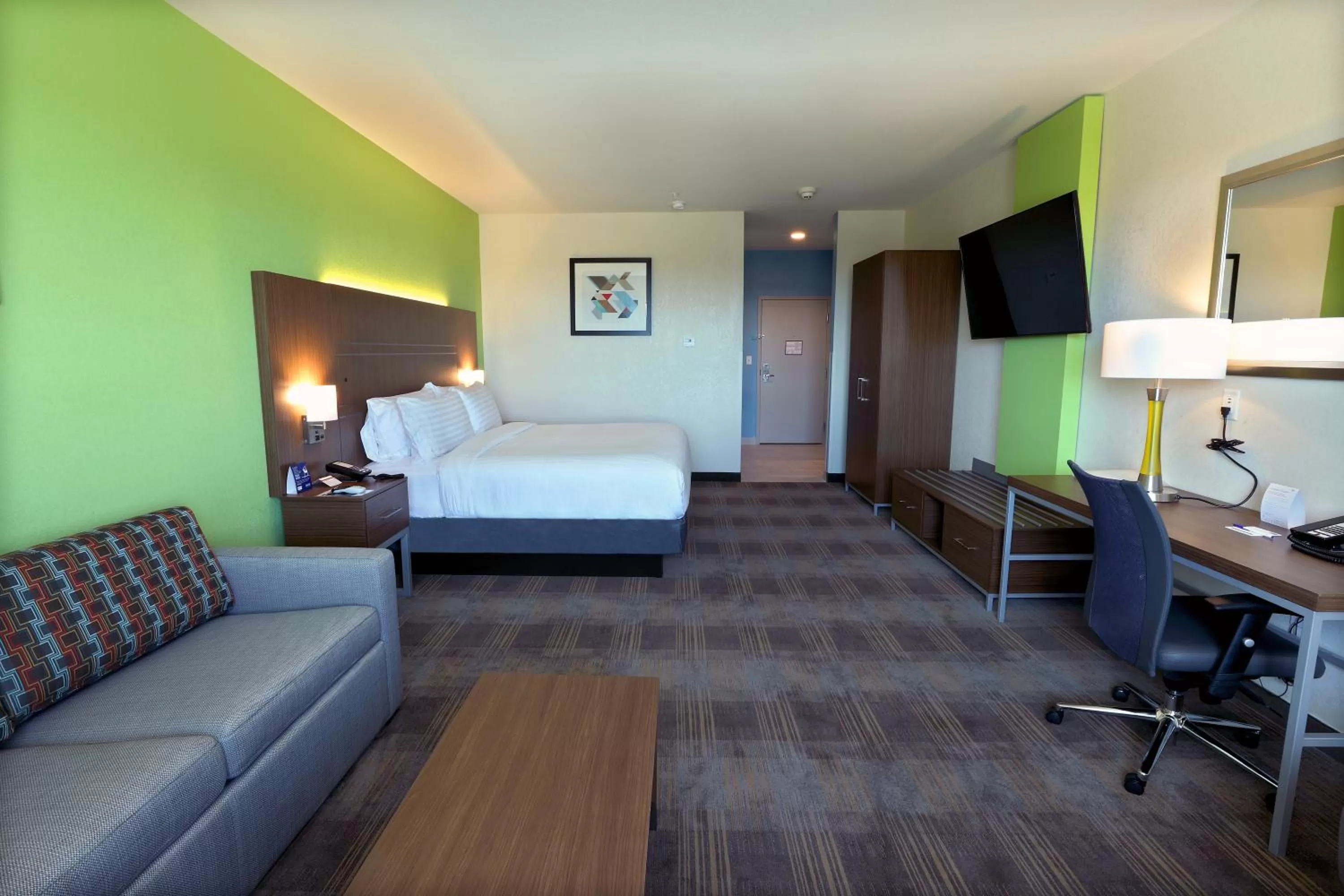 Bed in Holiday Inn Express & Suites - Dripping Springs - Austin Area by IHG