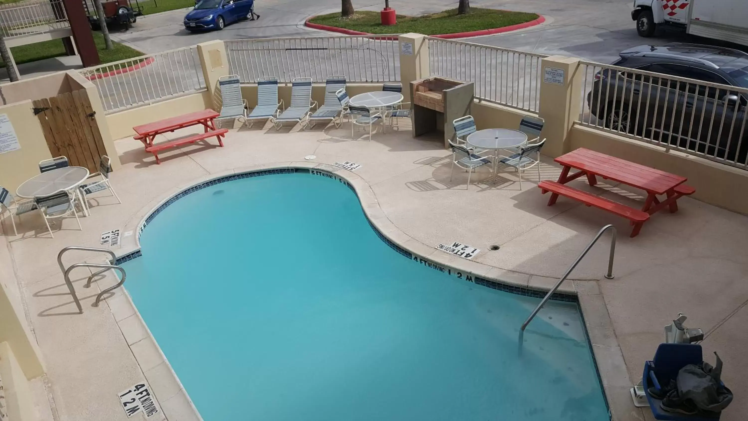 Property building, Pool View in Deluxe Inn and Suites