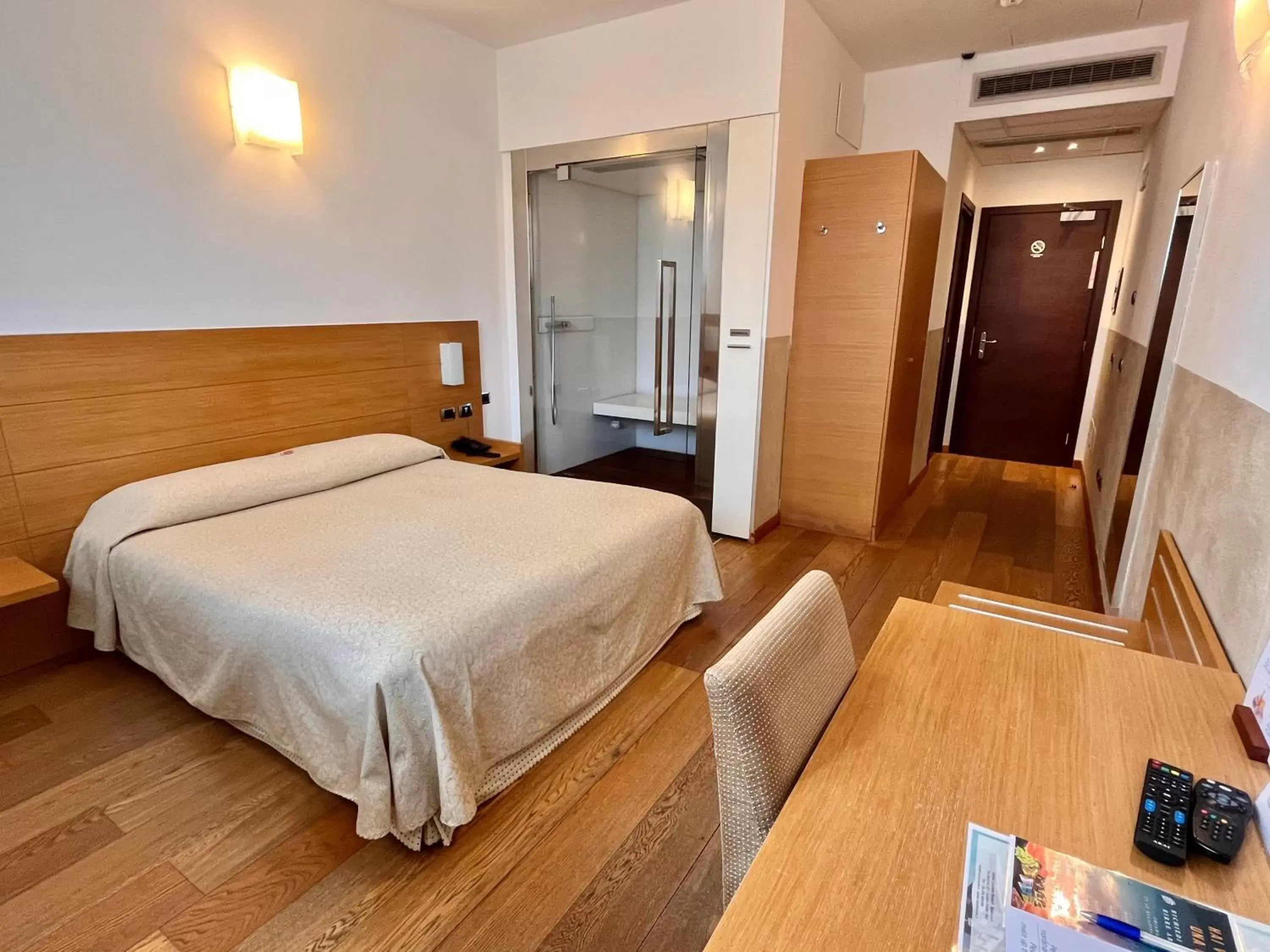 Bed in Hotel Lovere Resort & Spa