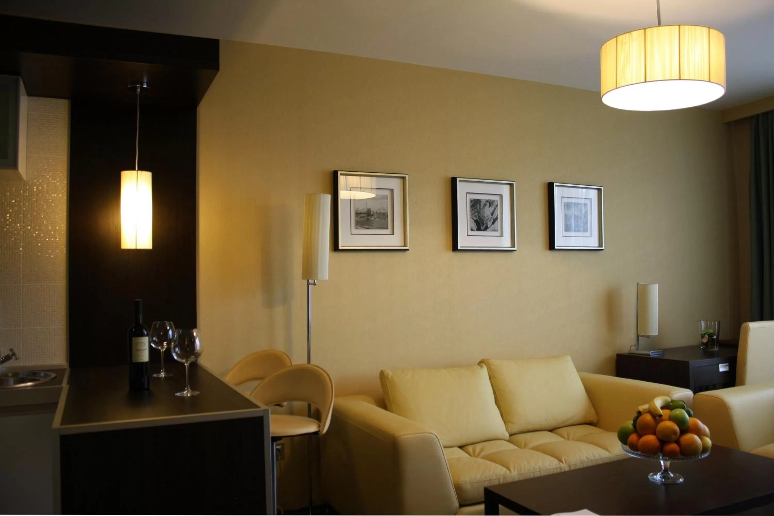 Living room in Best Western Plus Olives City Hotel - Free Pool & Parking