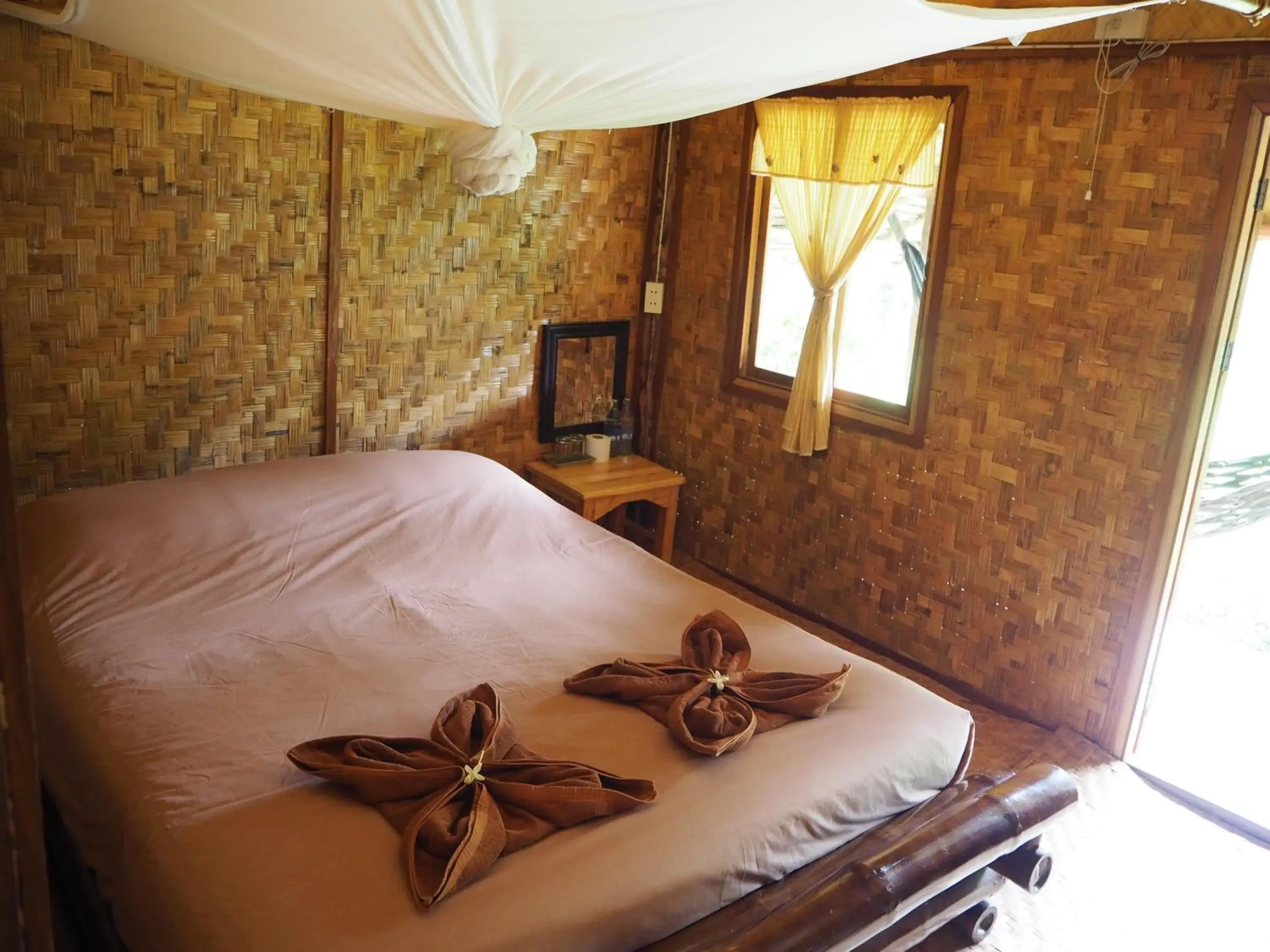 Photo of the whole room, Bed in Hotel Pai Country Hut