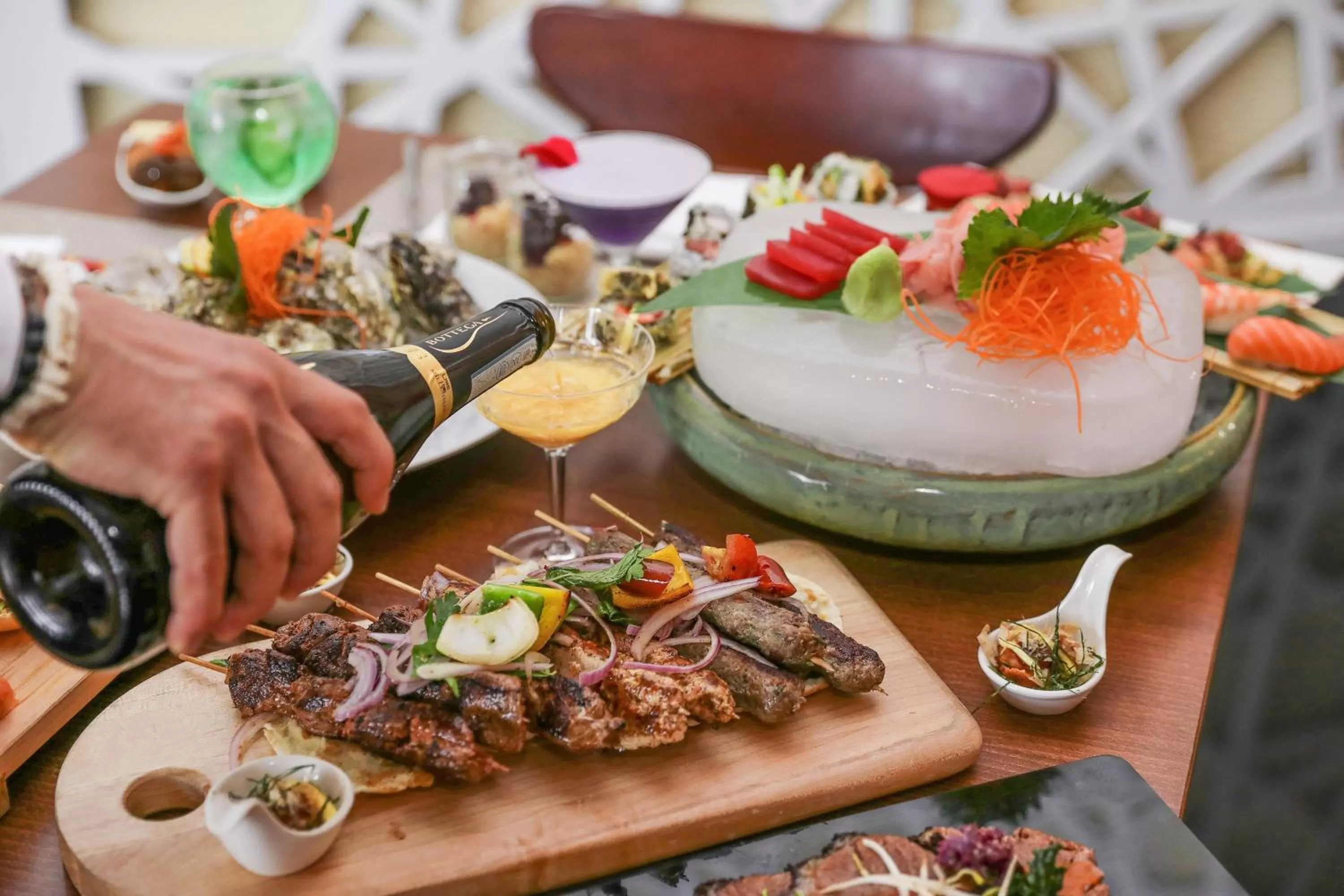 Restaurant/places to eat in W Amman Hotel