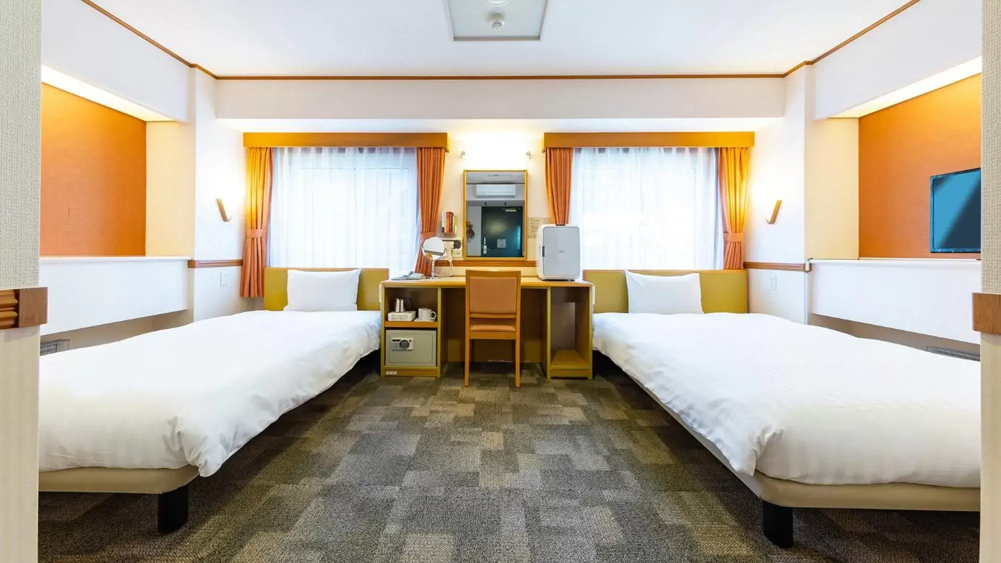 Bedroom, Bed in Toyoko Inn Nagoya-eki Shinkansen-guchi