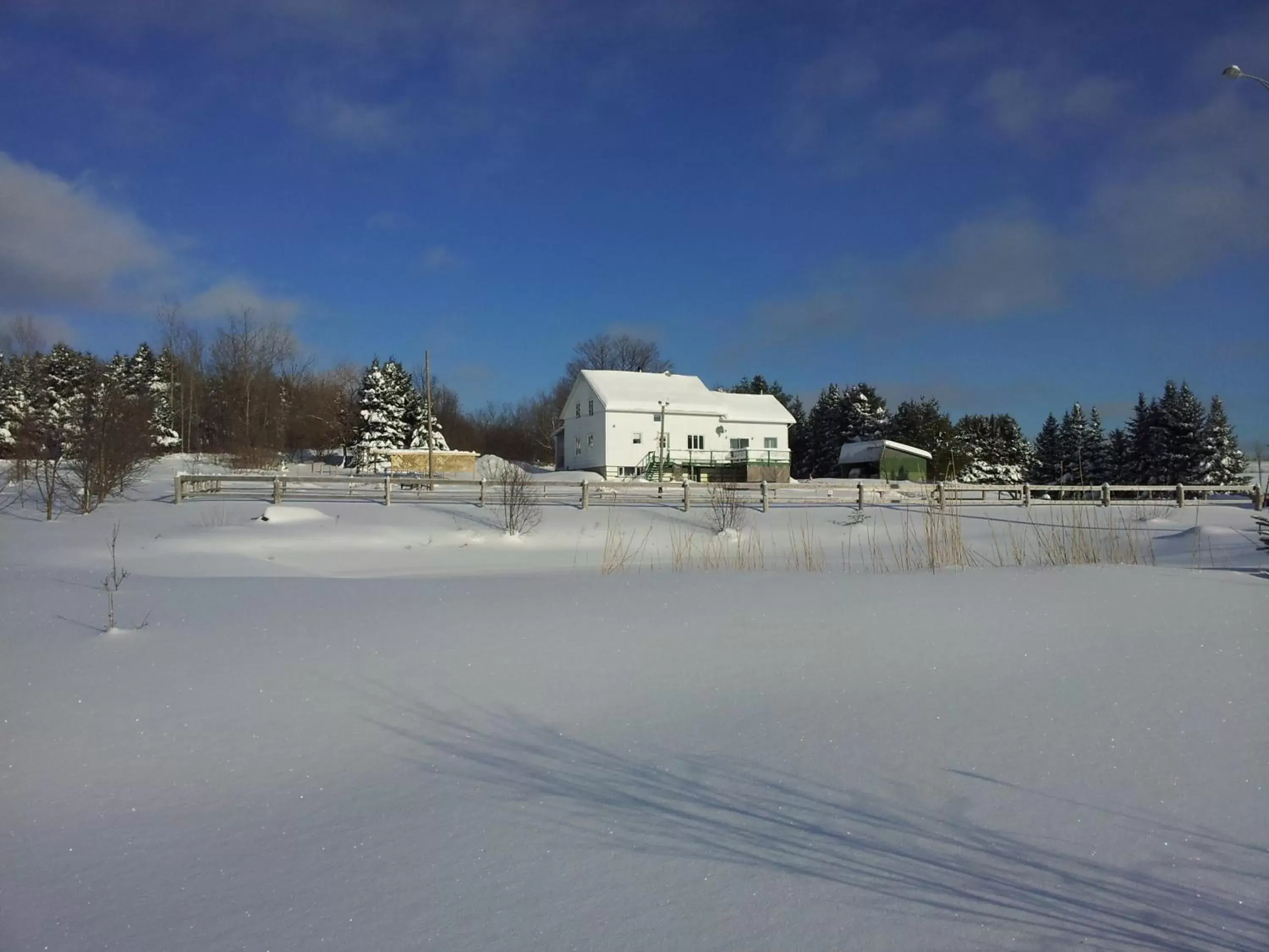 Property building, Winter in Gite chez Gilles Lévesque