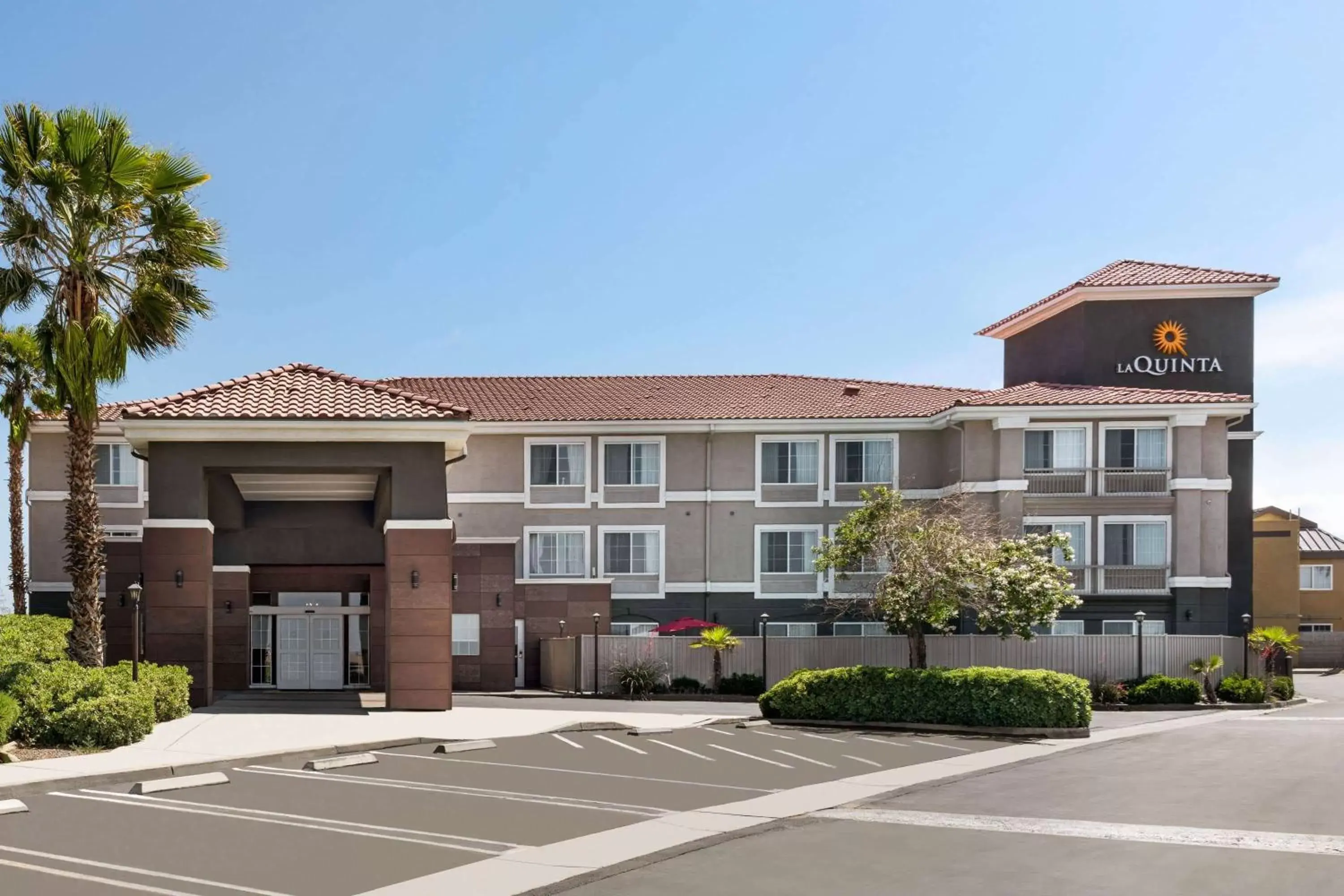 Property Building in La Quinta Inn & Suites by Wyndham Hesperia Victorville