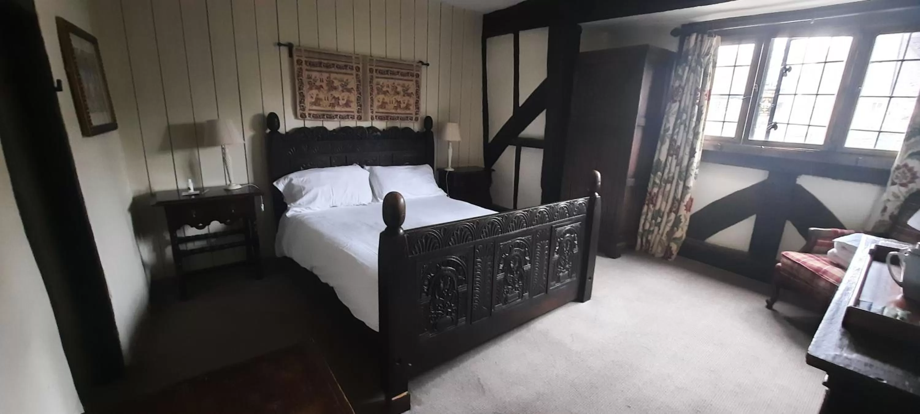 Deluxe Room in The George Inn & Plaine