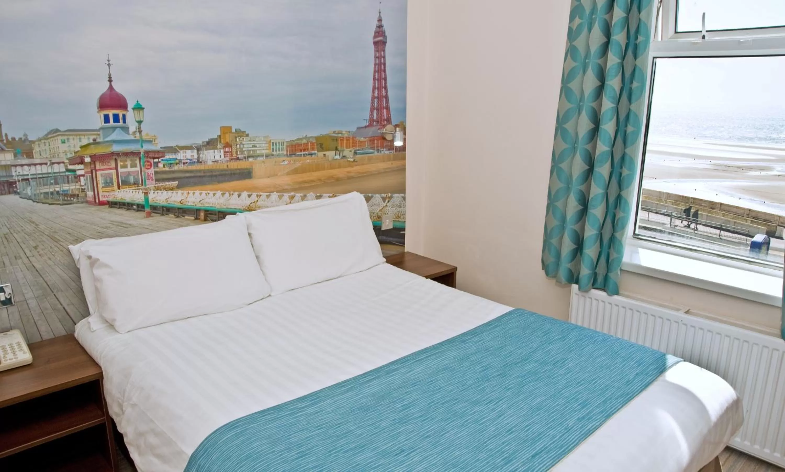 Bed in Best Western Carlton Hotel