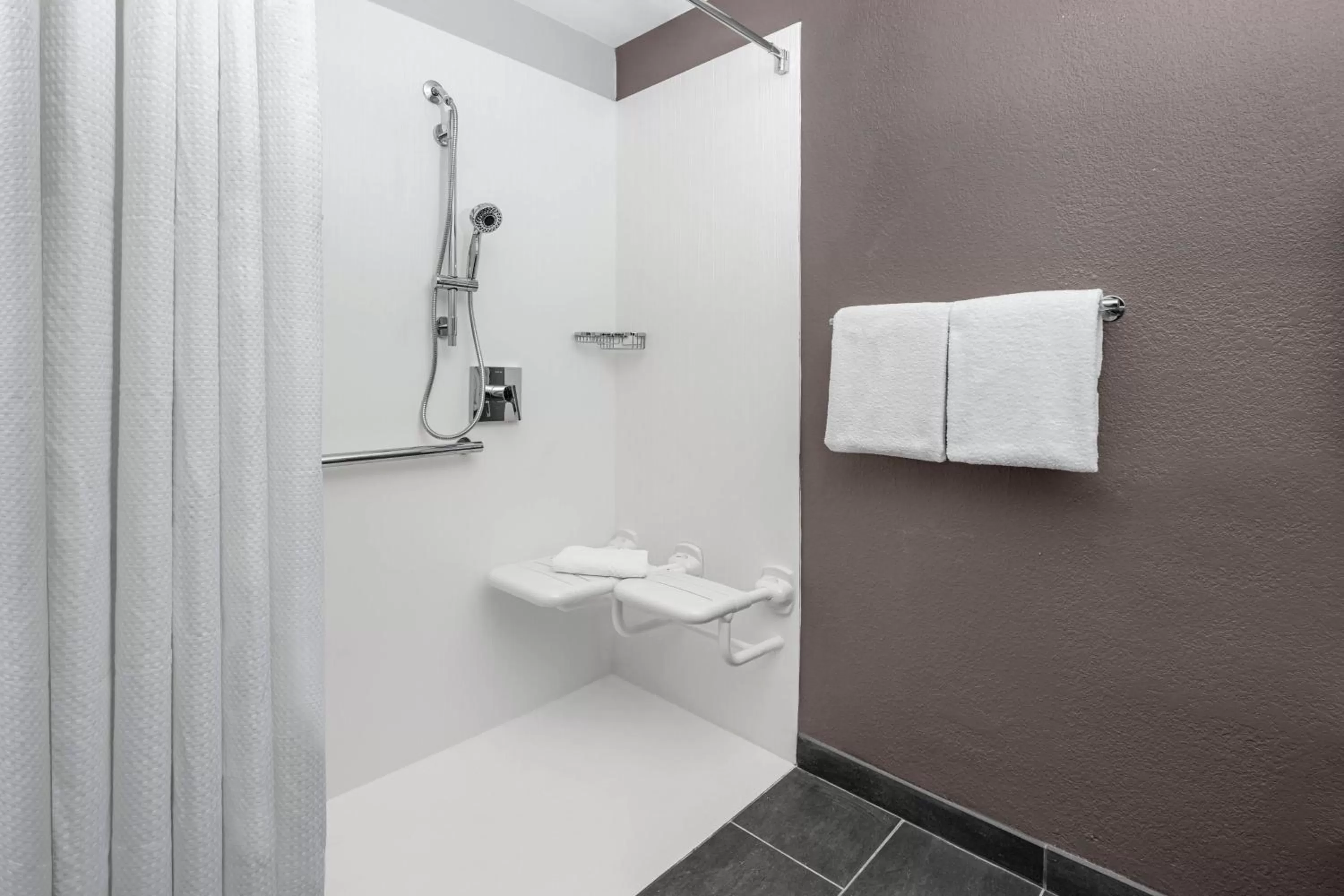 Bathroom in Courtyard Jacksonville Butler Boulevard