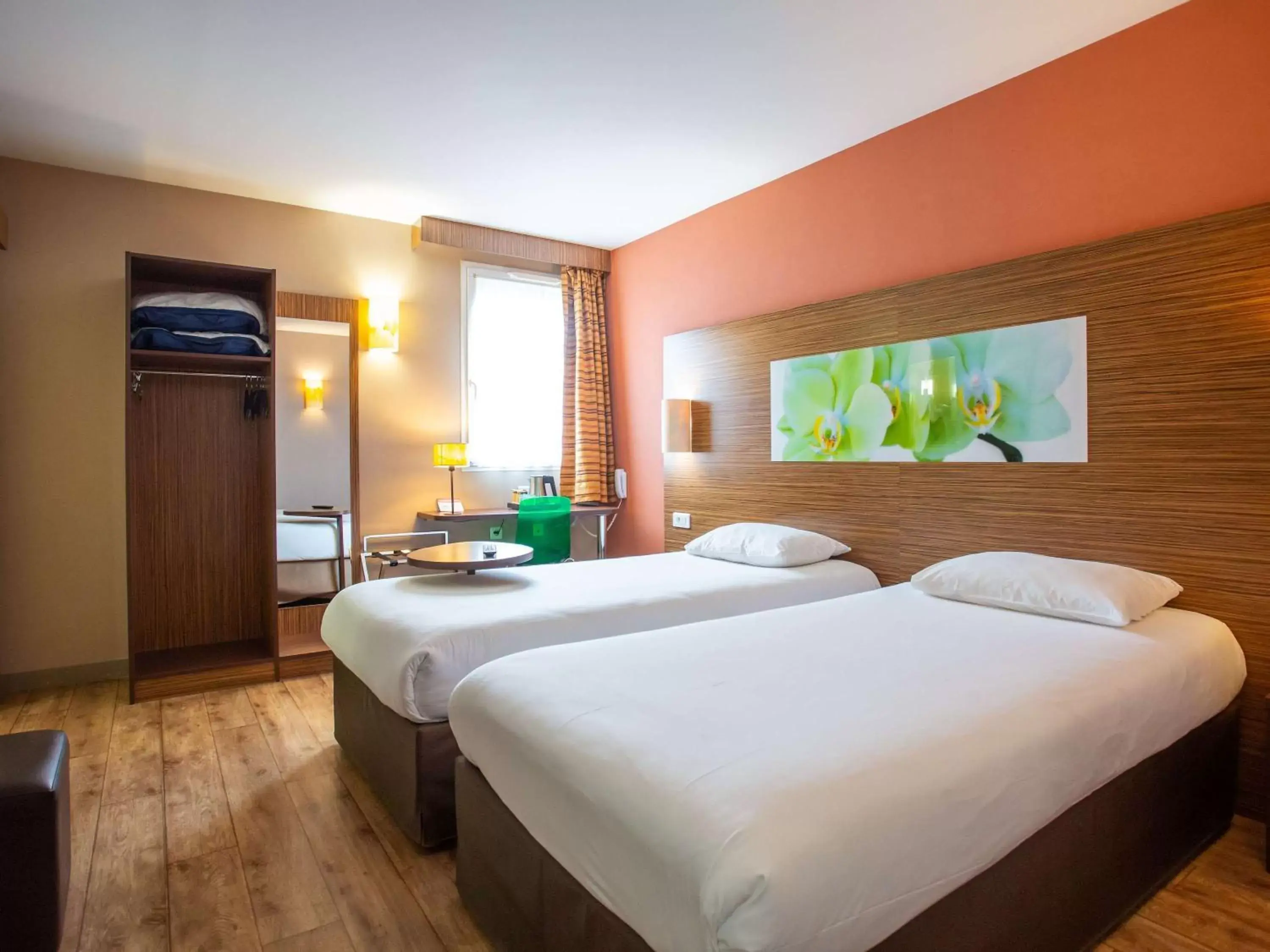 Bedroom, Bed in ibis Styles Bourges