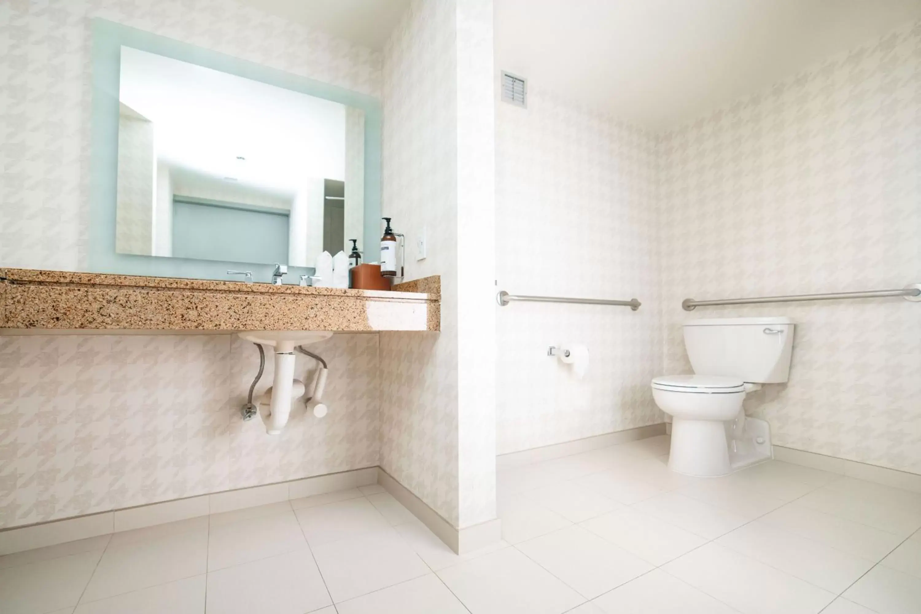 Bathroom in Hyatt Regency Boston/Cambridge