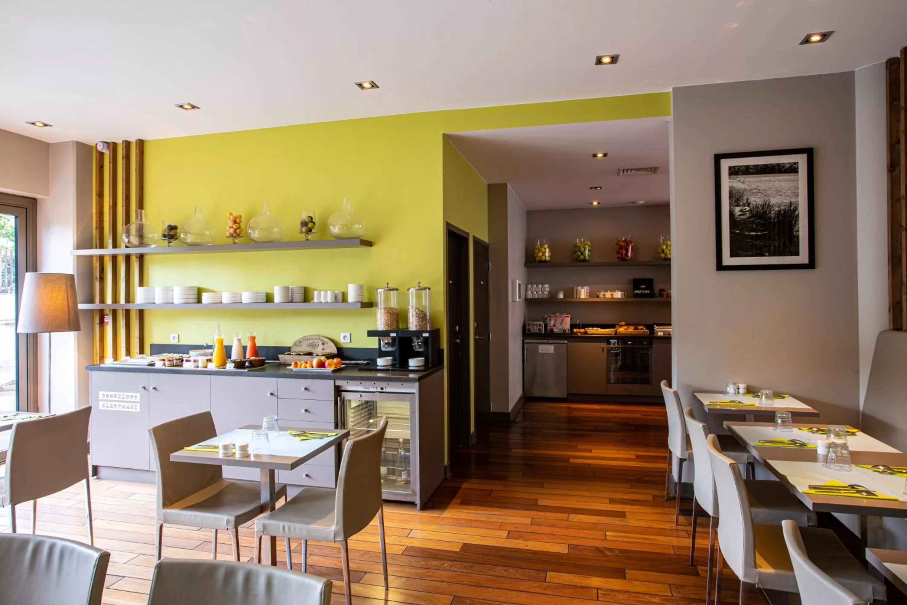 Restaurant/places to eat in Adonis Lyon Dock Ouest