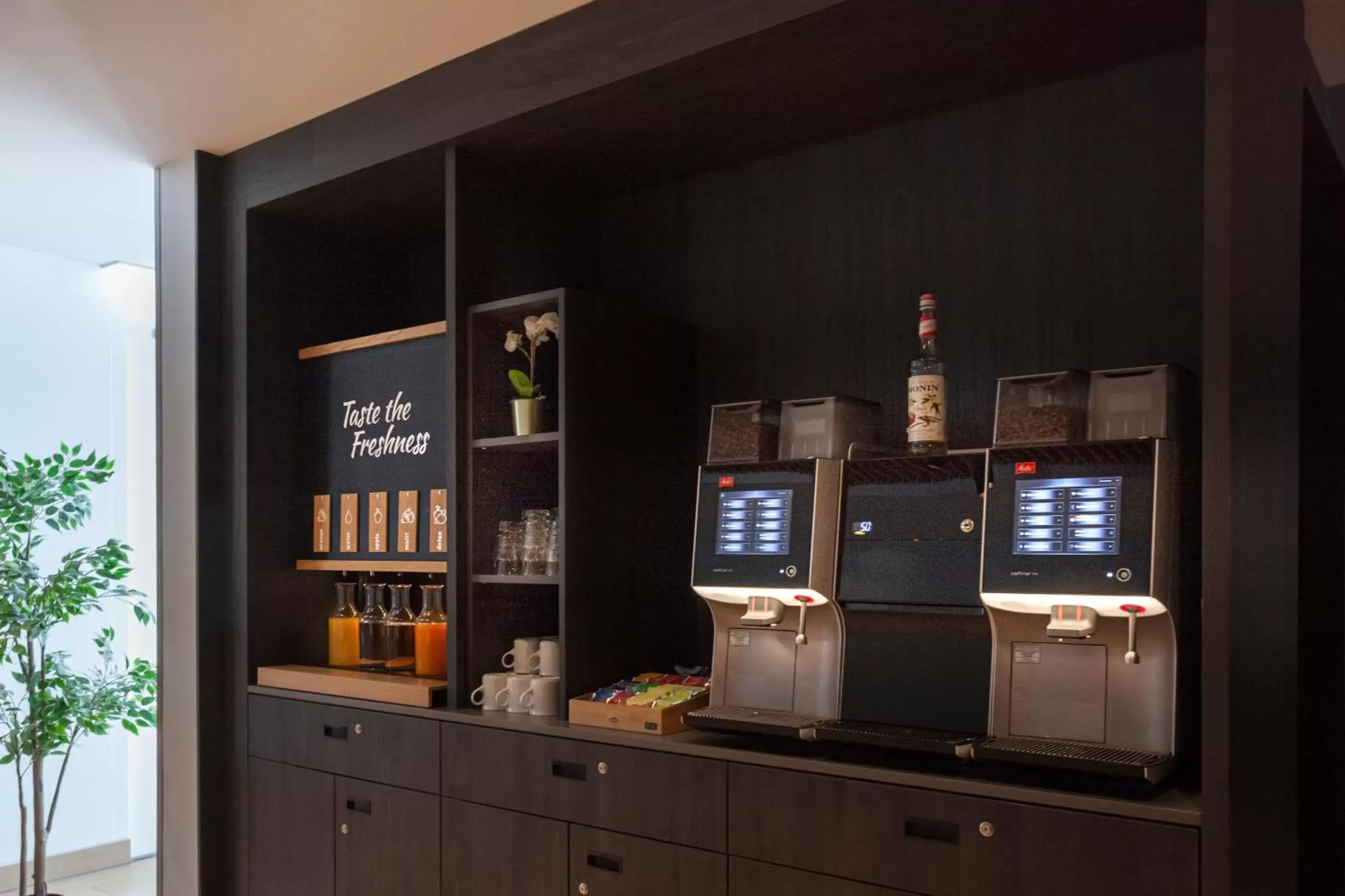 Coffee/tea facilities in ibis Styles Den Haag Scheveningen