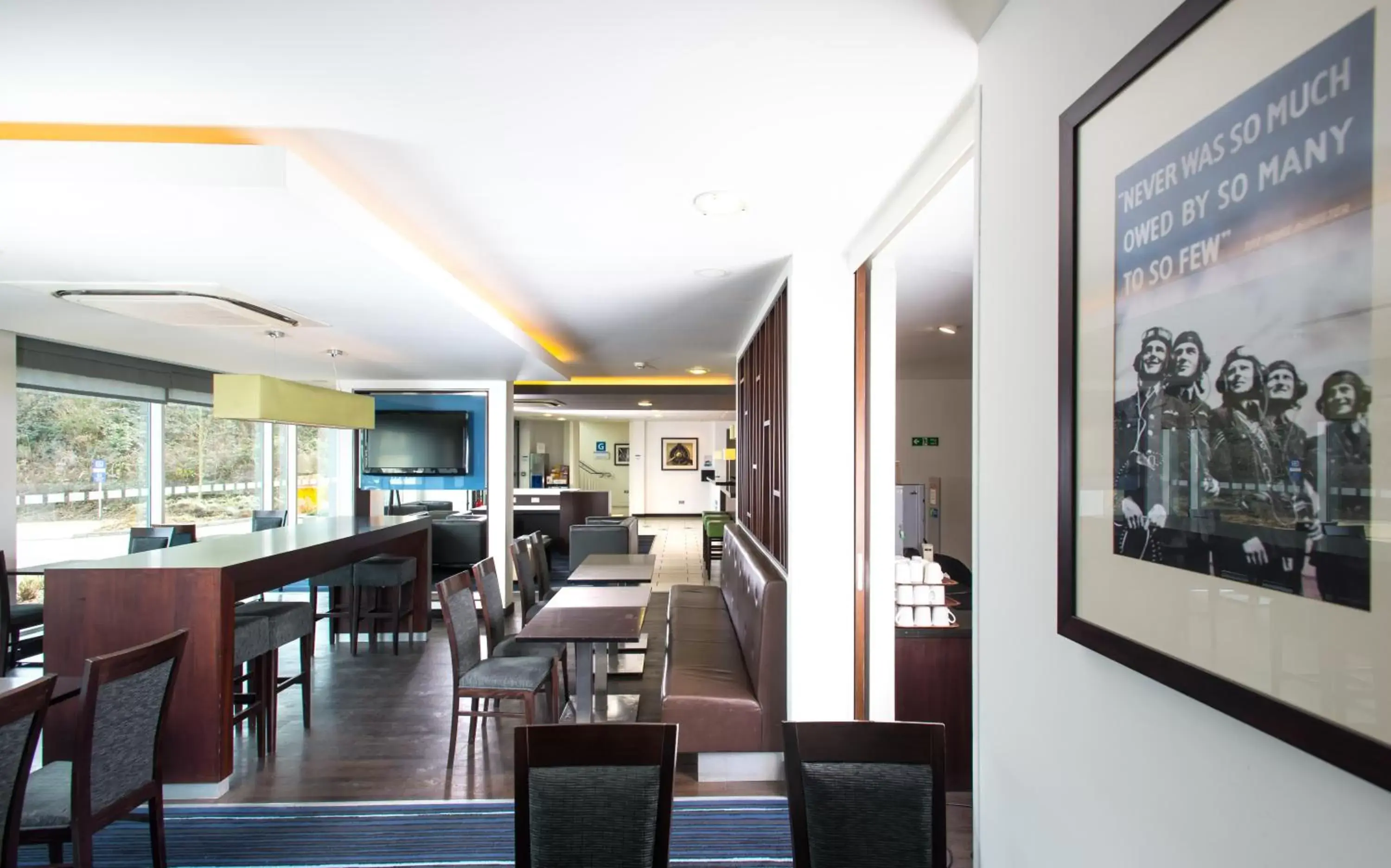 Lobby or reception, Restaurant/Places to Eat in Holiday Inn Express Cambridge Duxford M11 Jct 10, an IHG Hotel
