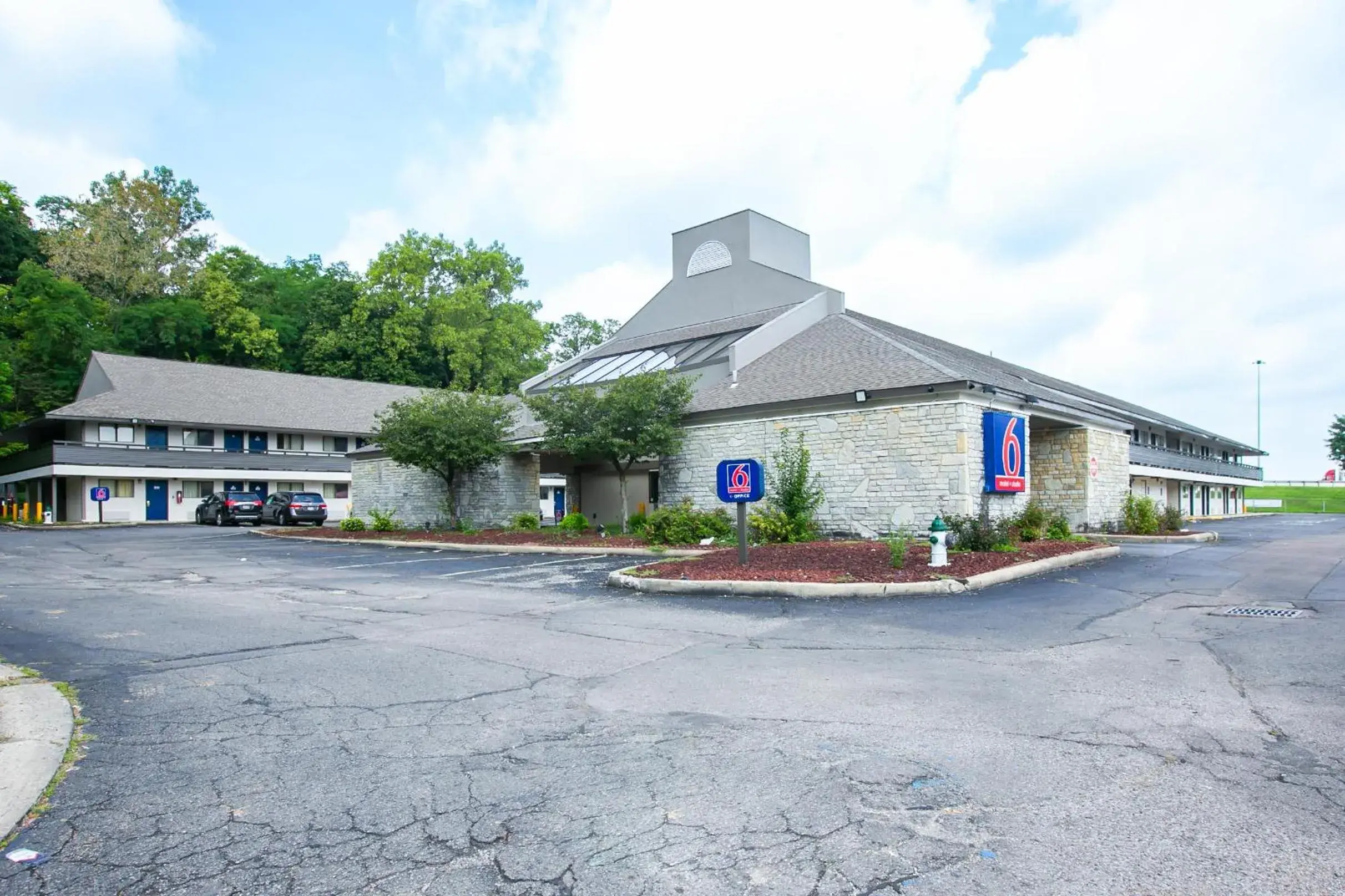 Property Building in Motel 6-Dayton, OH - Englewood