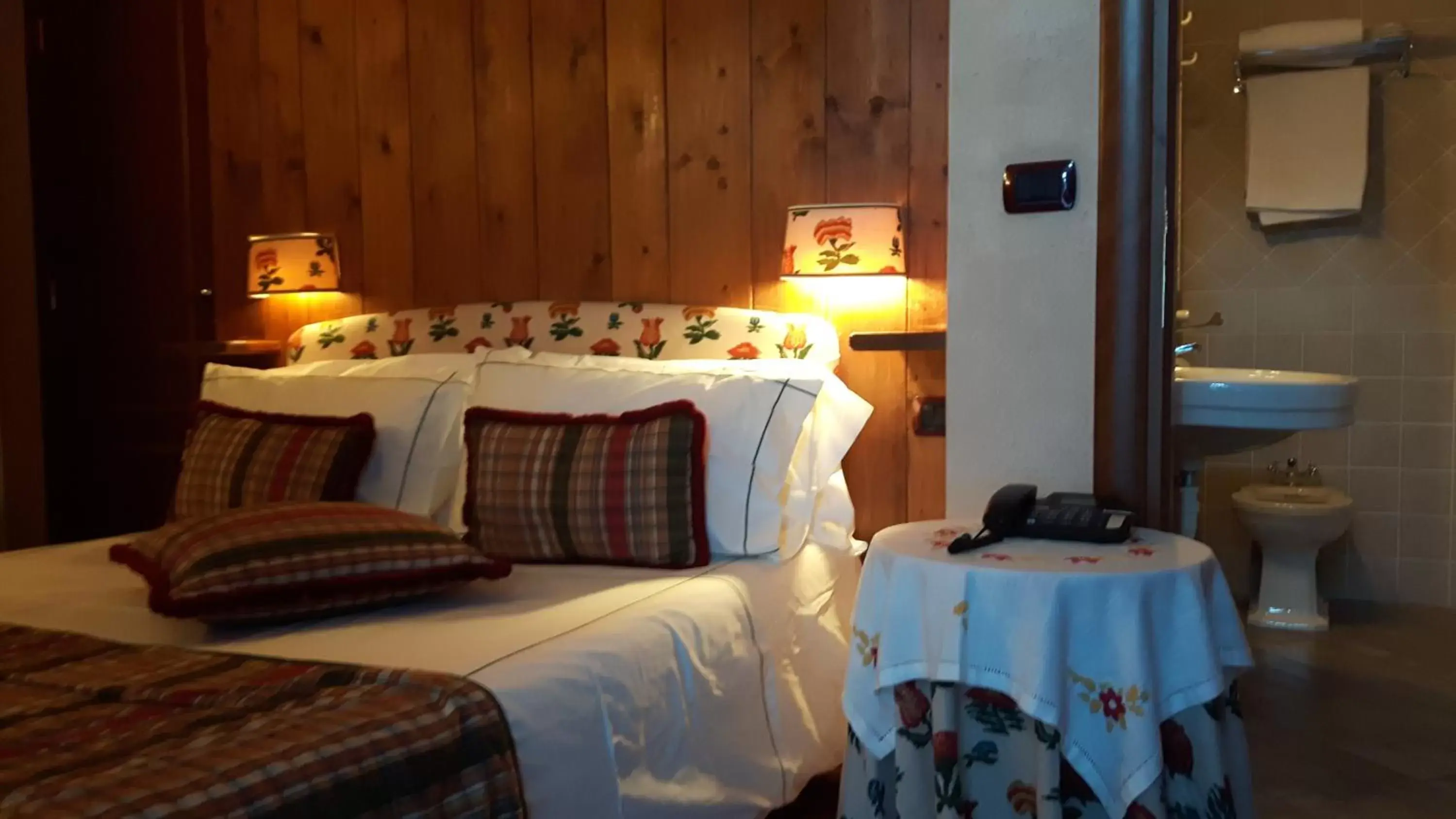 Bedroom, Bed in Villa Novecento Romantic Hotel - Estella Hotel Collection