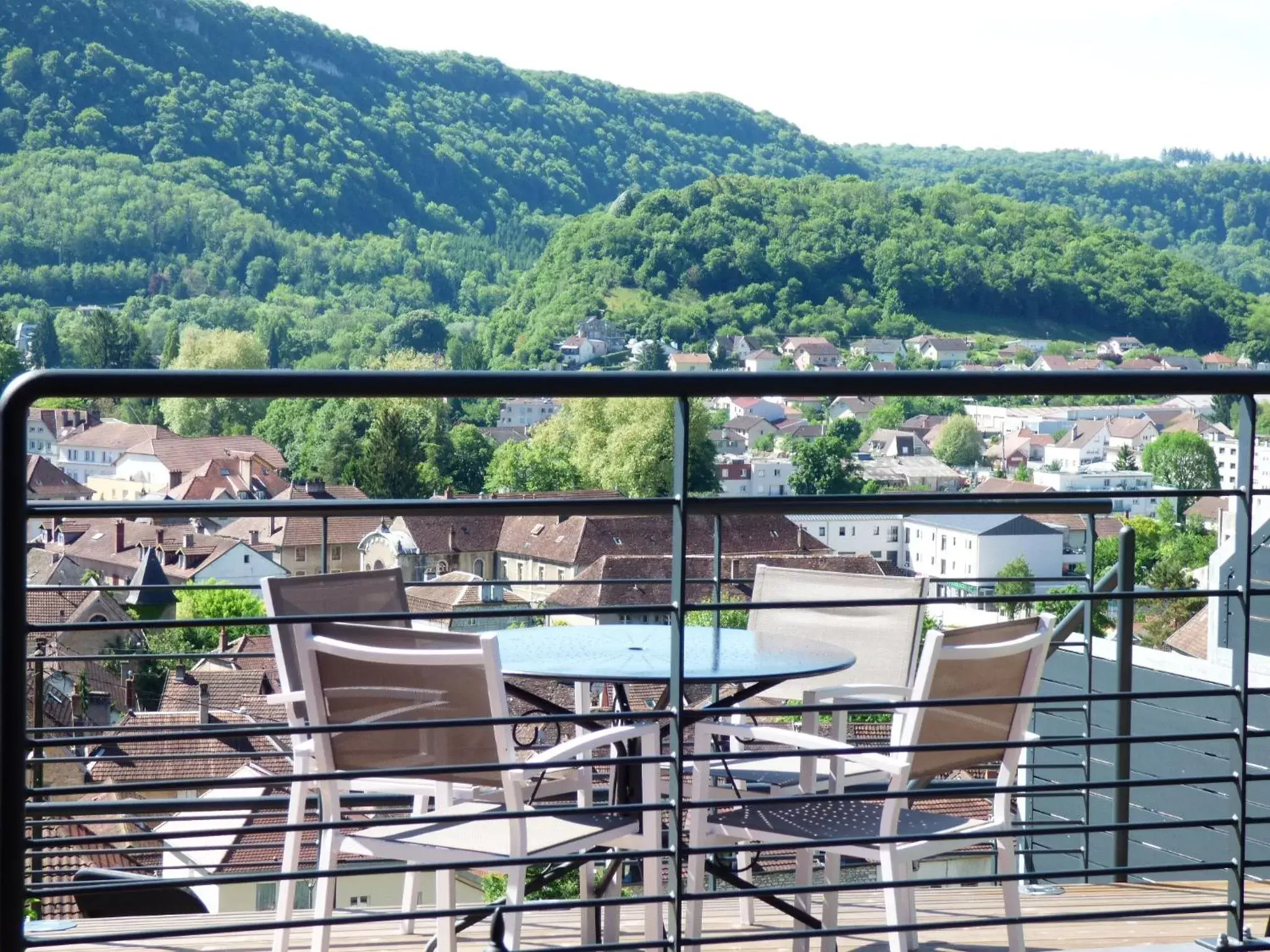 Property building, Balcony/Terrace in La Colline aux Yeux Doubs