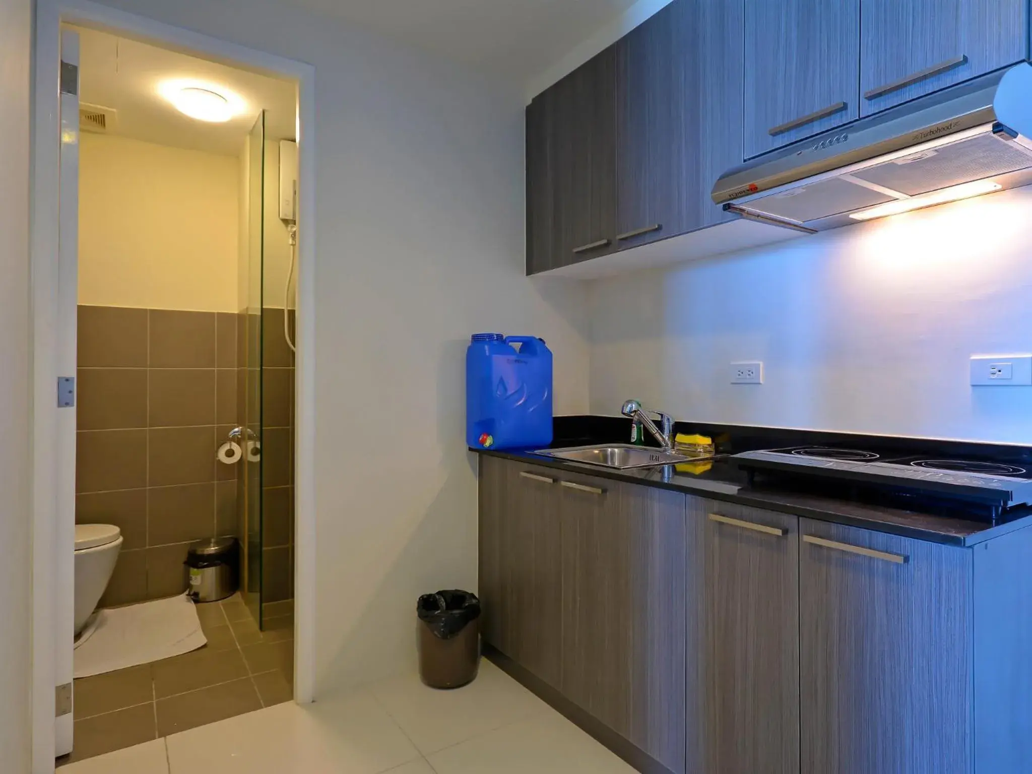 Kitchen/Kitchenette in Currency Serviced Suites