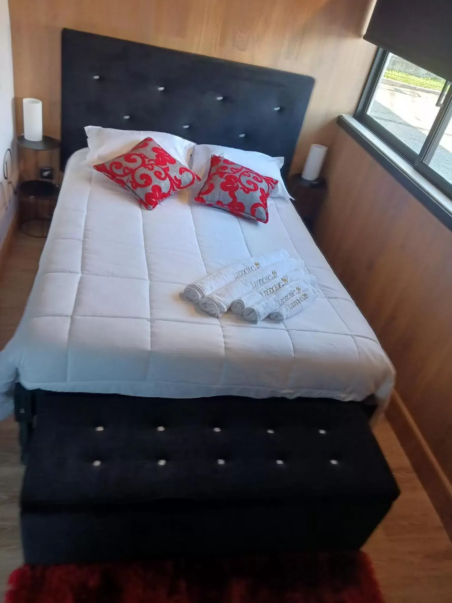 Bed in Leonchic - Guest House