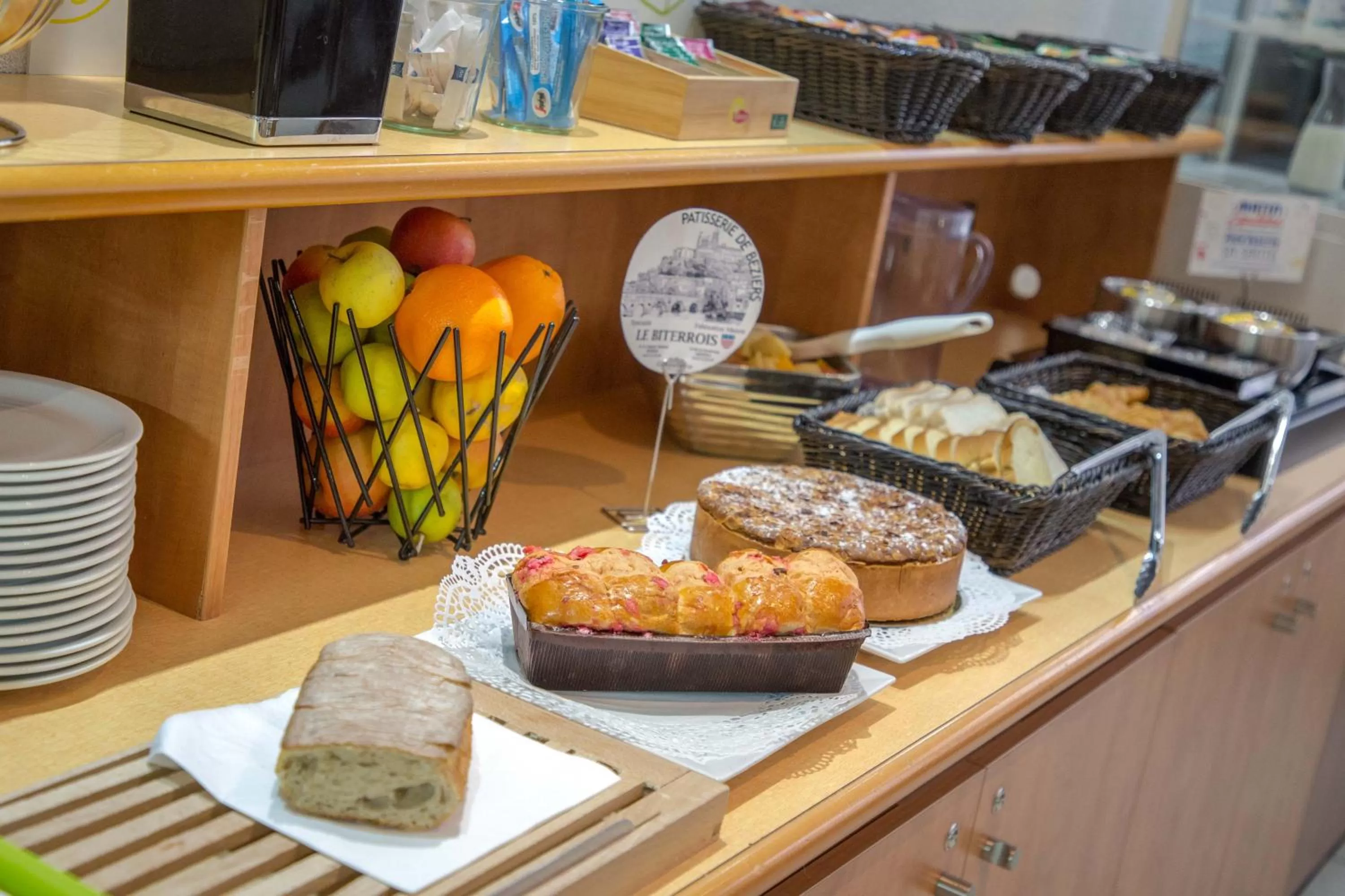 Buffet breakfast in ibis budget Béziers Centre Palais Congres