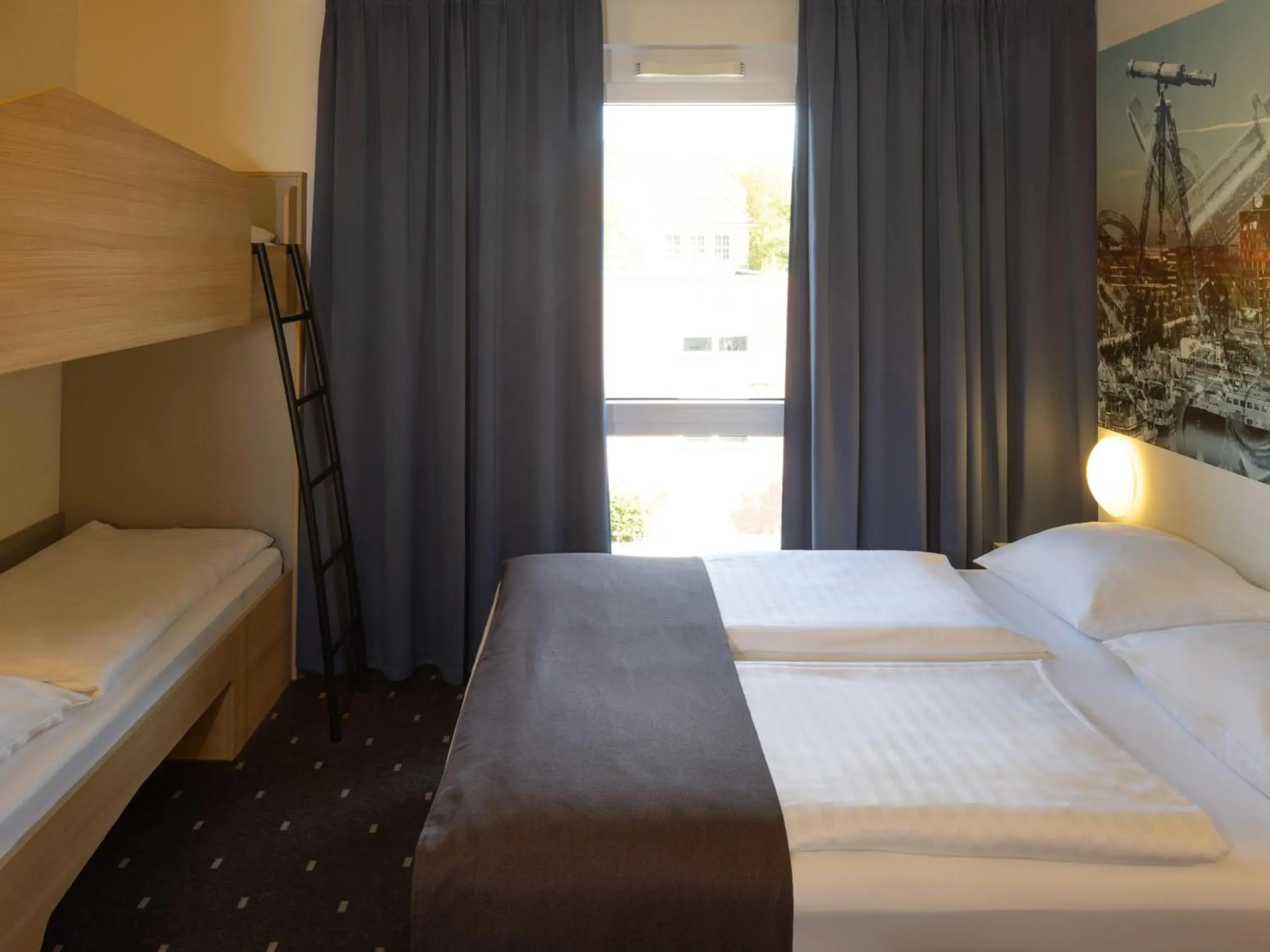 TV and multimedia, Bed in B&B Hotel Kiel-Wissenschaftspark