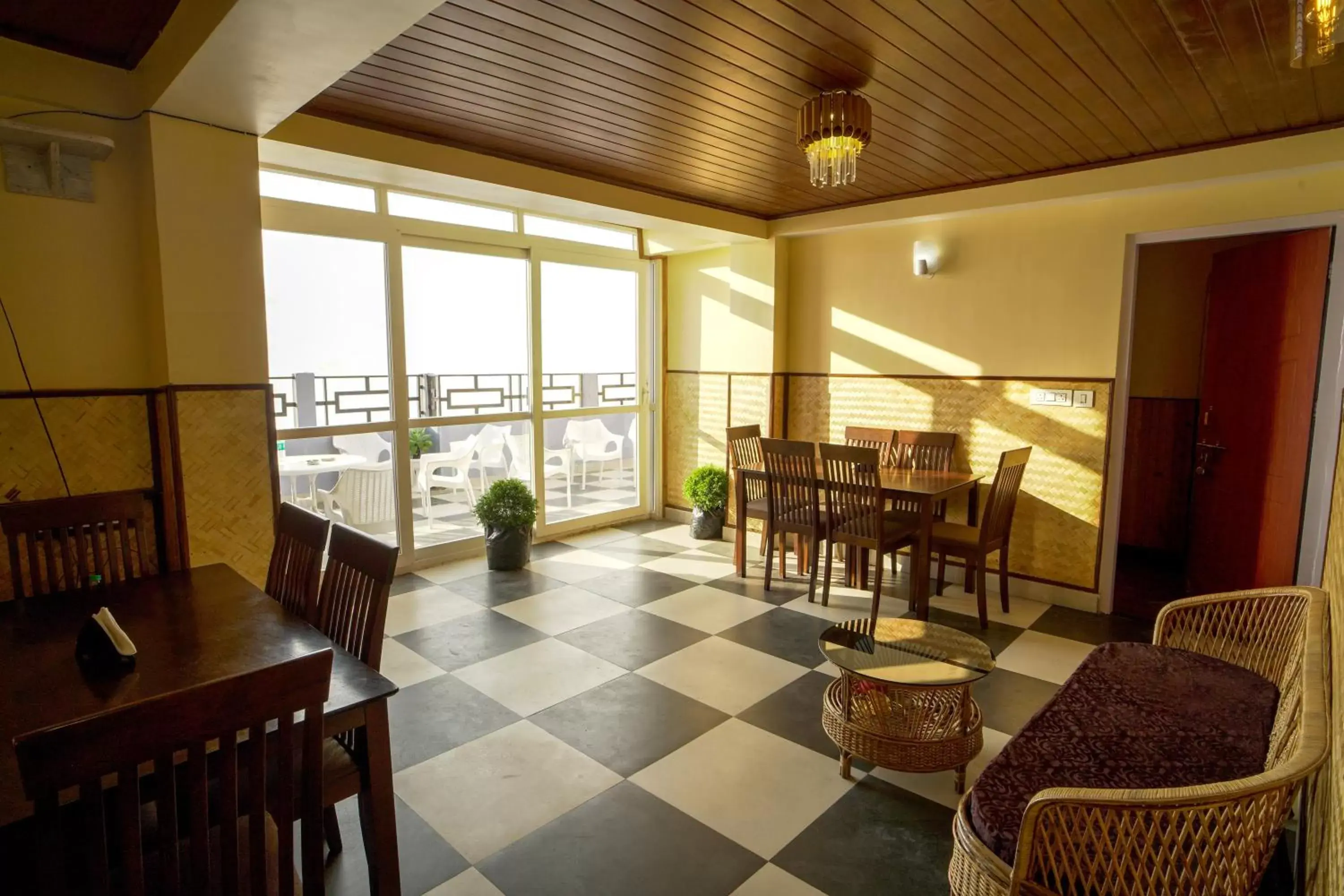 Restaurant/places to eat in Hotel Hill Queen near Sherpa Gumba Darjeeling Mall 5 Min Couple Friendly Restaurant/places to eat in Hotel Hill Queen near Sherpa Gumba Darjeeling Mall 5 Min Couple Friendly