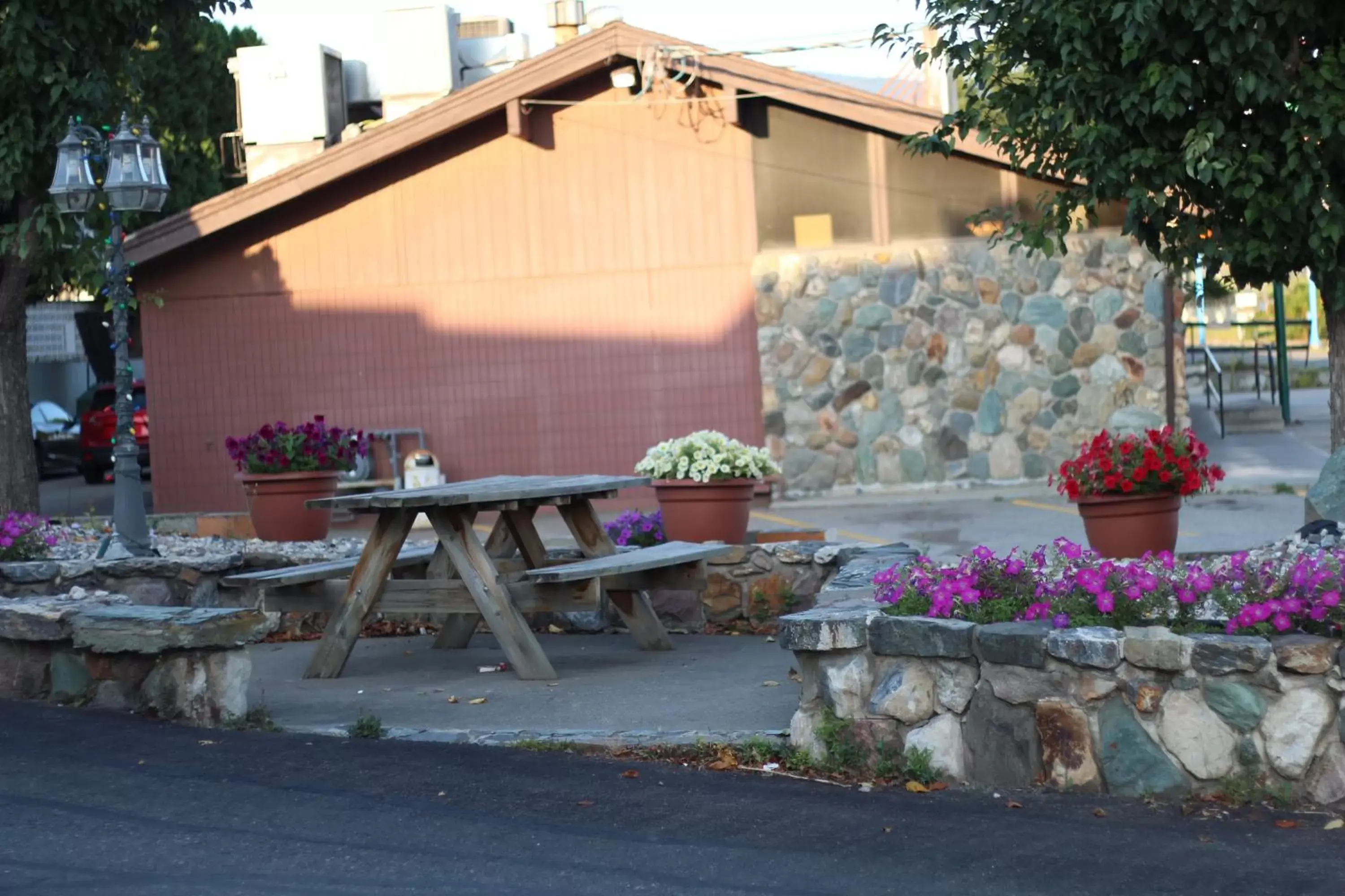 Patio in Best Budget Inn & Suites Kamloops