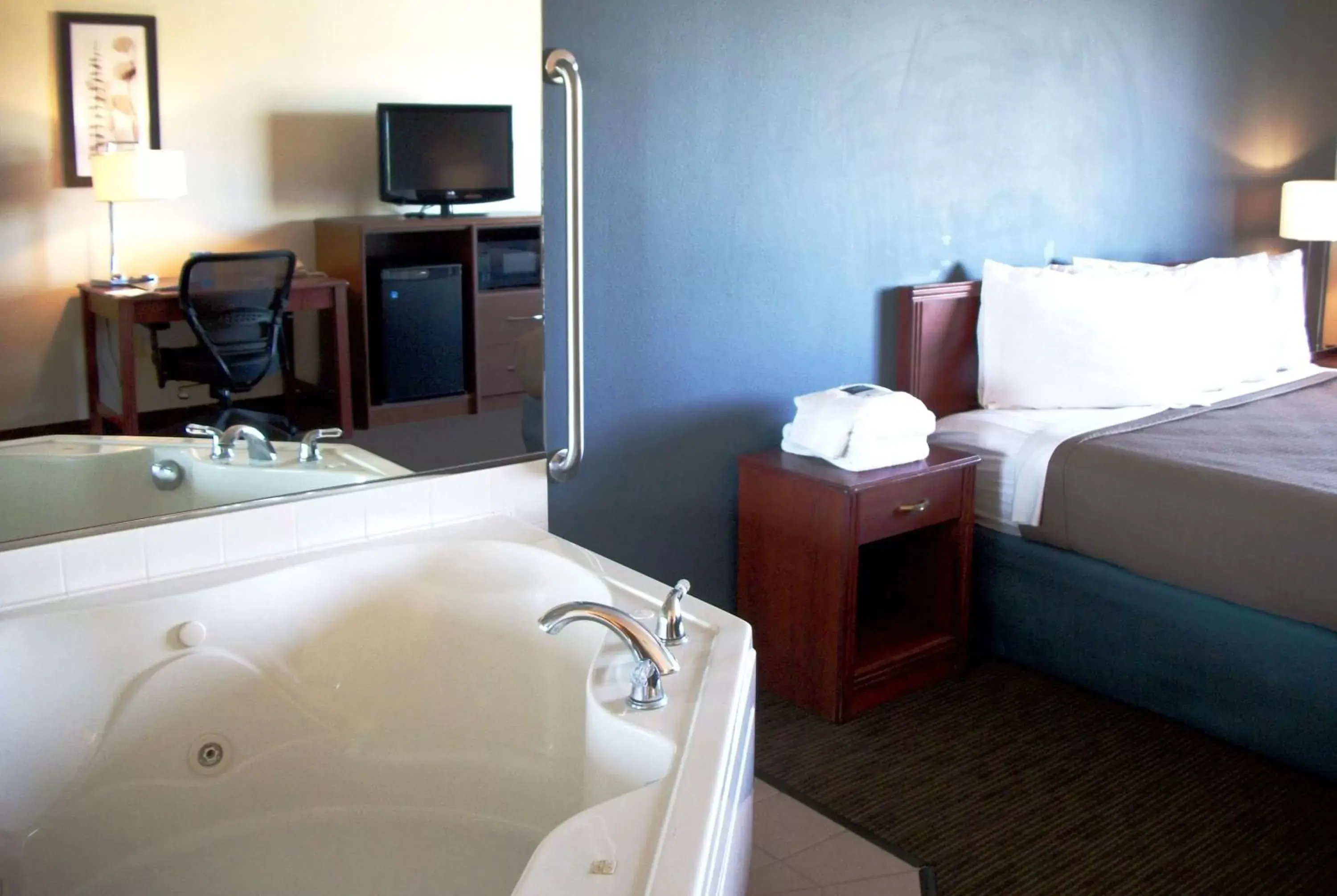 Photo of the whole room, Bathroom in AmericInn by Wyndham Beulah