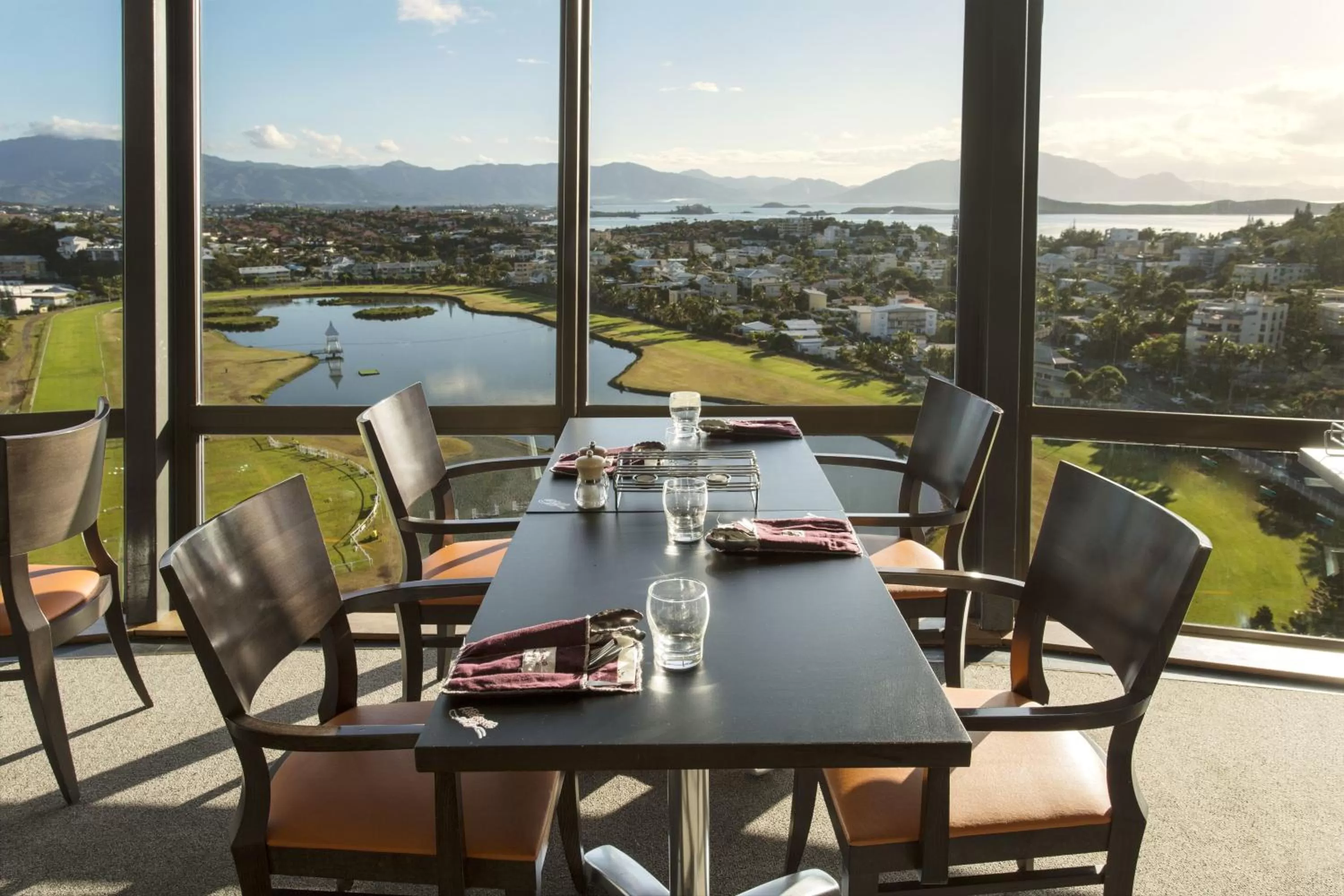 Restaurant/places to eat in Ramada Hotel & Suites by Wyndham Noumea
