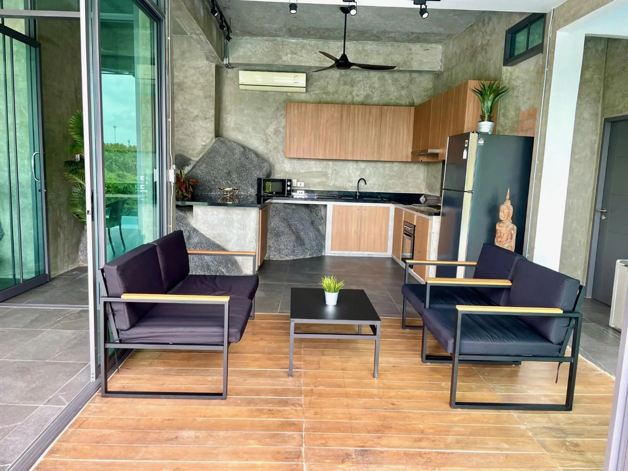 Kitchen or kitchenette in Baan Saint-Tropez Seaview Villas Kata Beach