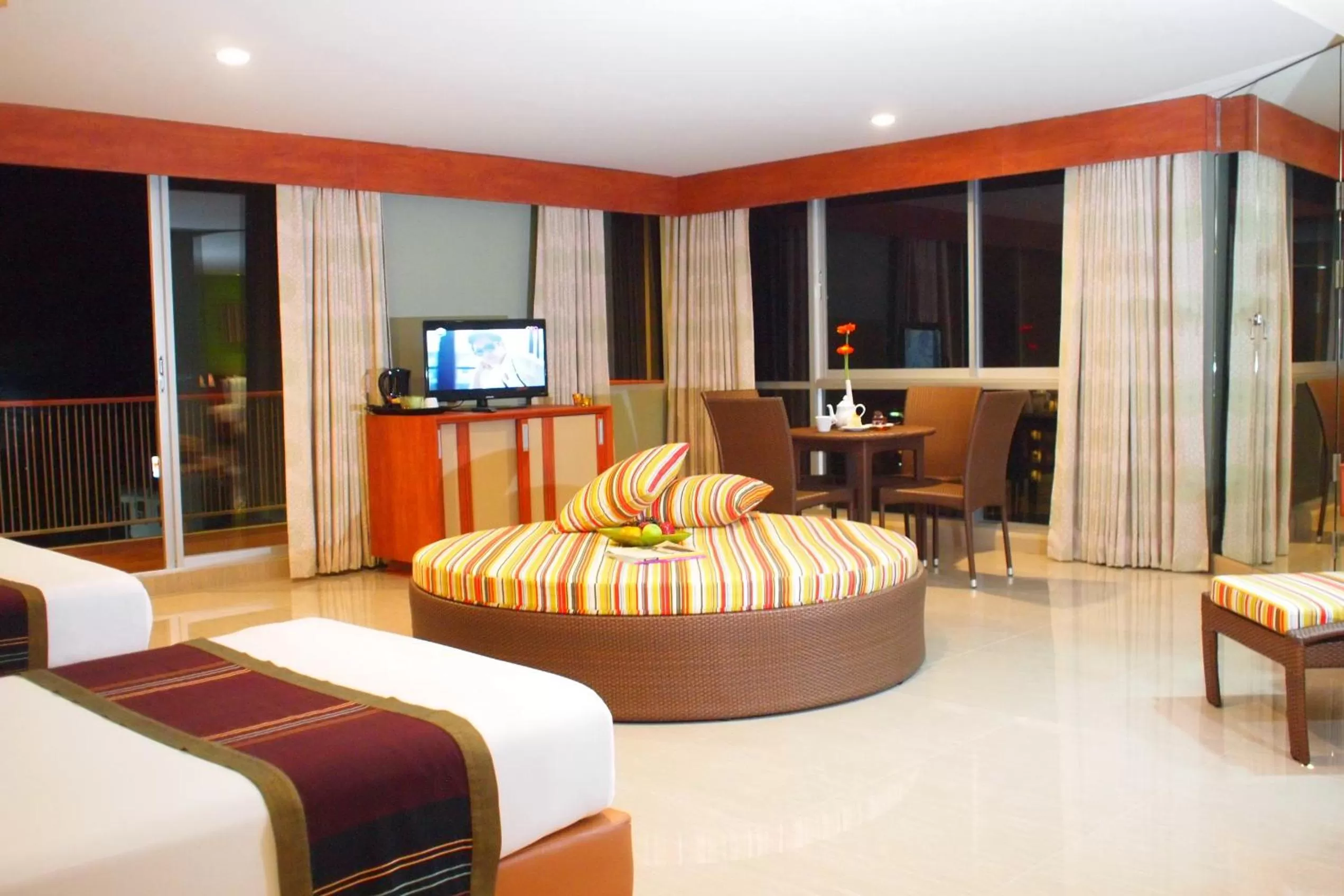 Photo of the whole room, Bed in Long Beach Cha-Am Hotel