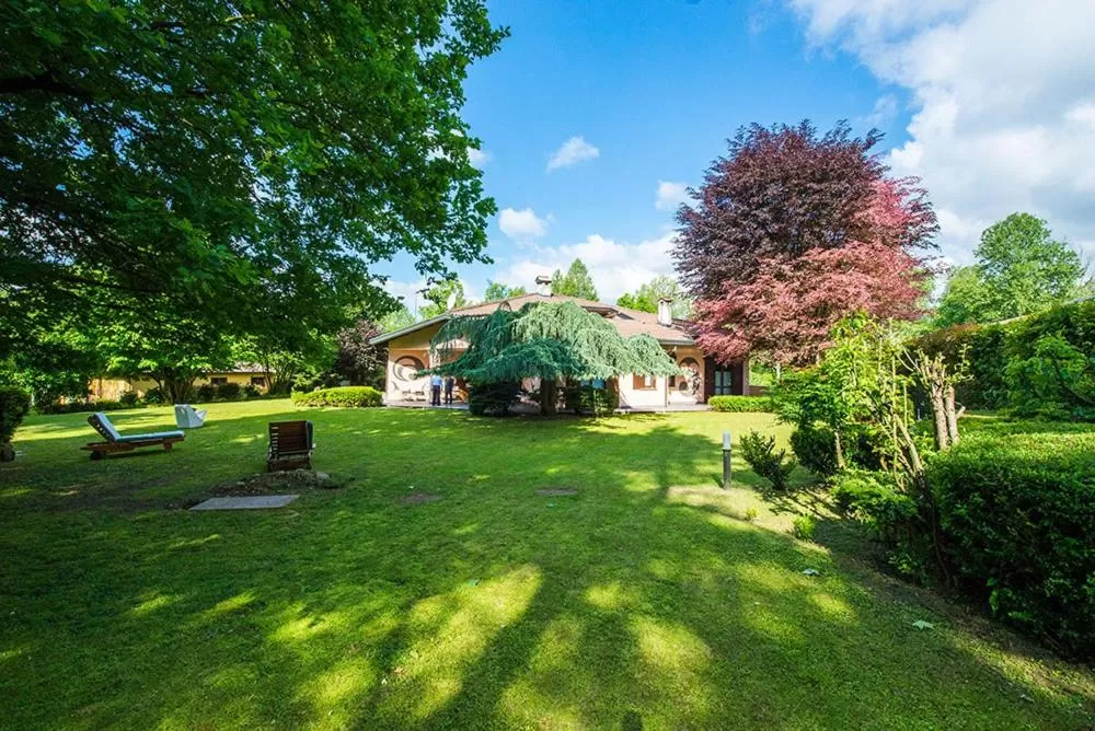 Garden view in Bed & Breakfast Viadelgolf41