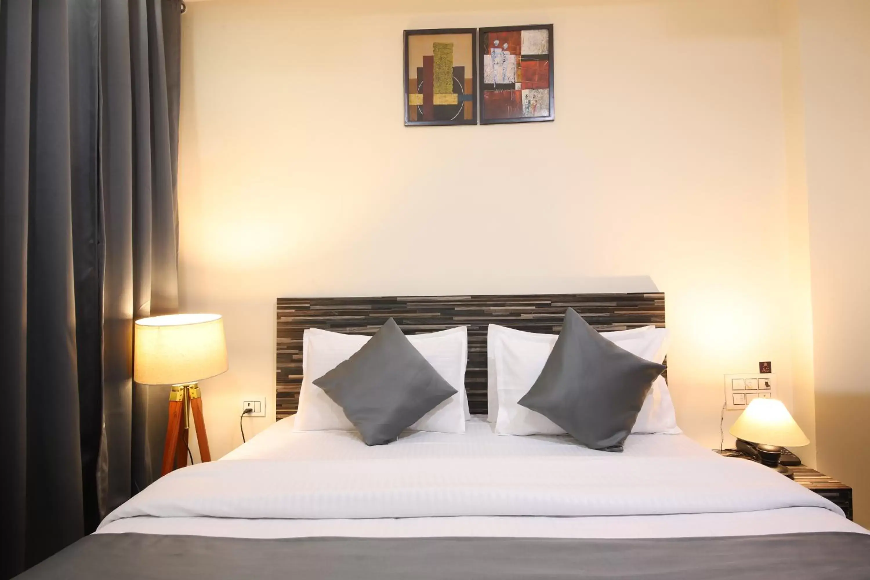 Bed in Perfectstayz Value Umra Grace - Near Haridwar Railway Station Bed in Perfectstayz Value Umra Grace - Near Haridwar Railway Station