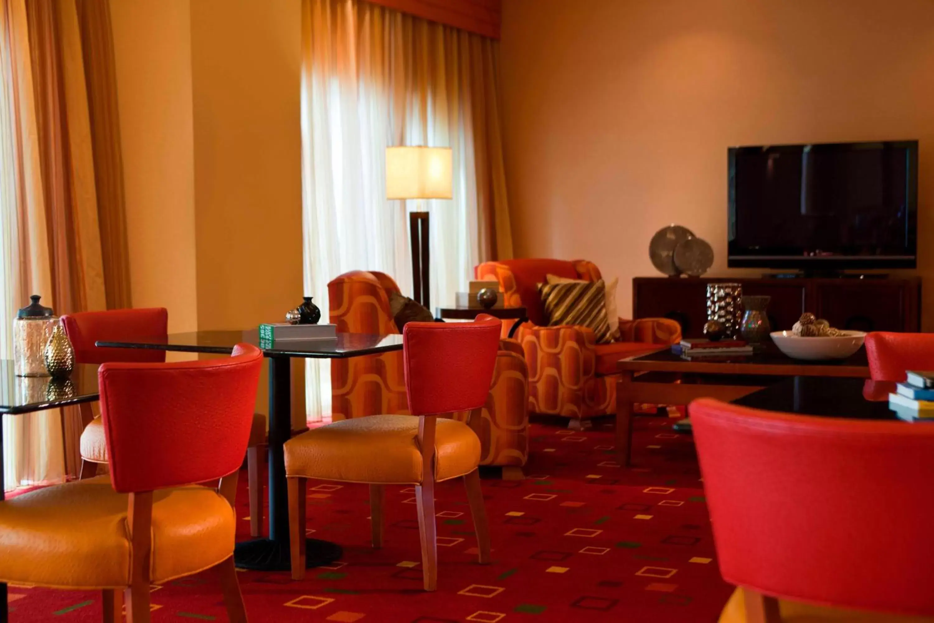 Lounge or bar, Lounge/Bar in Renaissance Phoenix Glendale Hotel & Spa