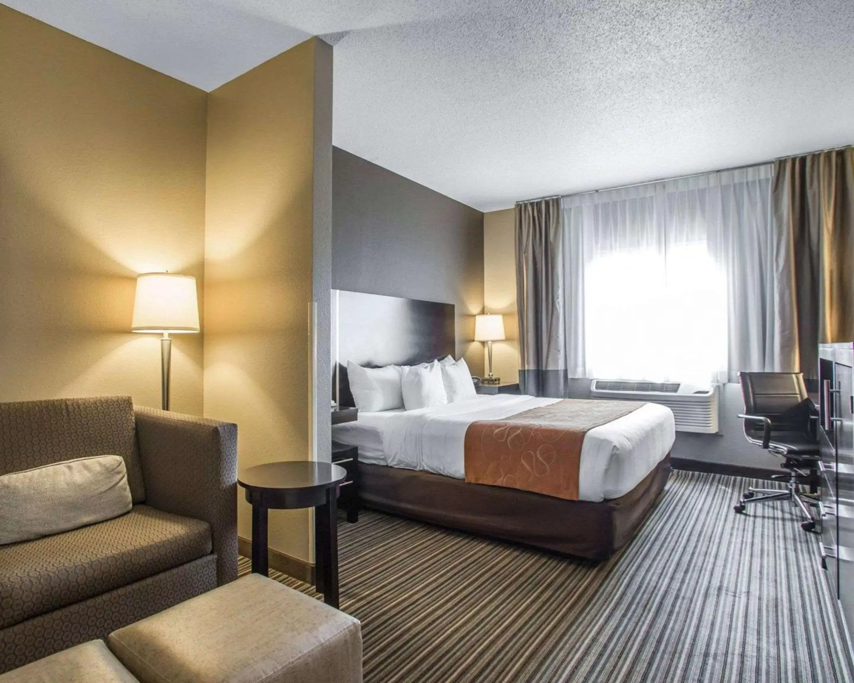 Photo of the whole room, Bed in Holiday Inn Express & Suites Hayward, an IHG Hotel