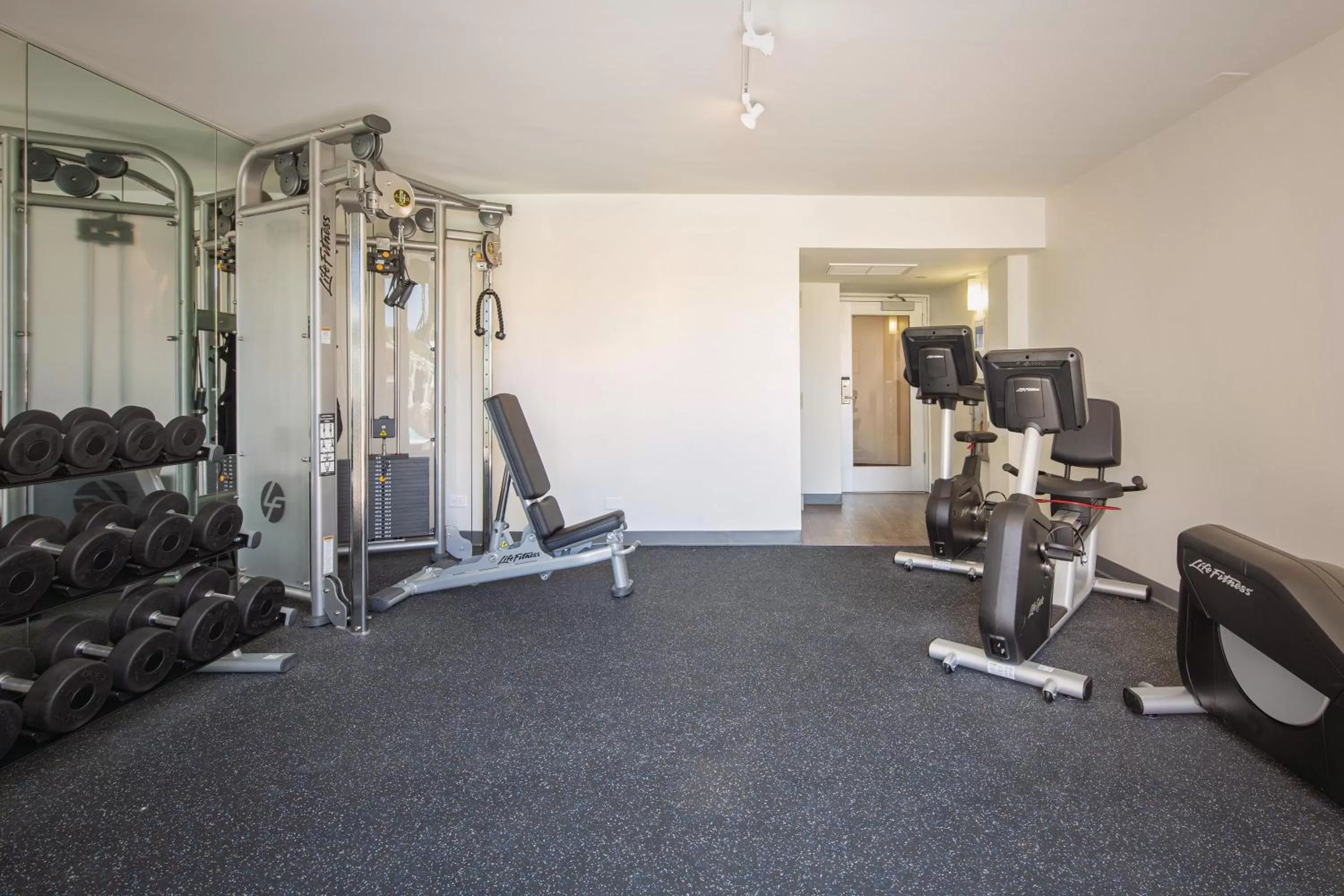 Fitness centre/facilities in Park Shore Waikiki
