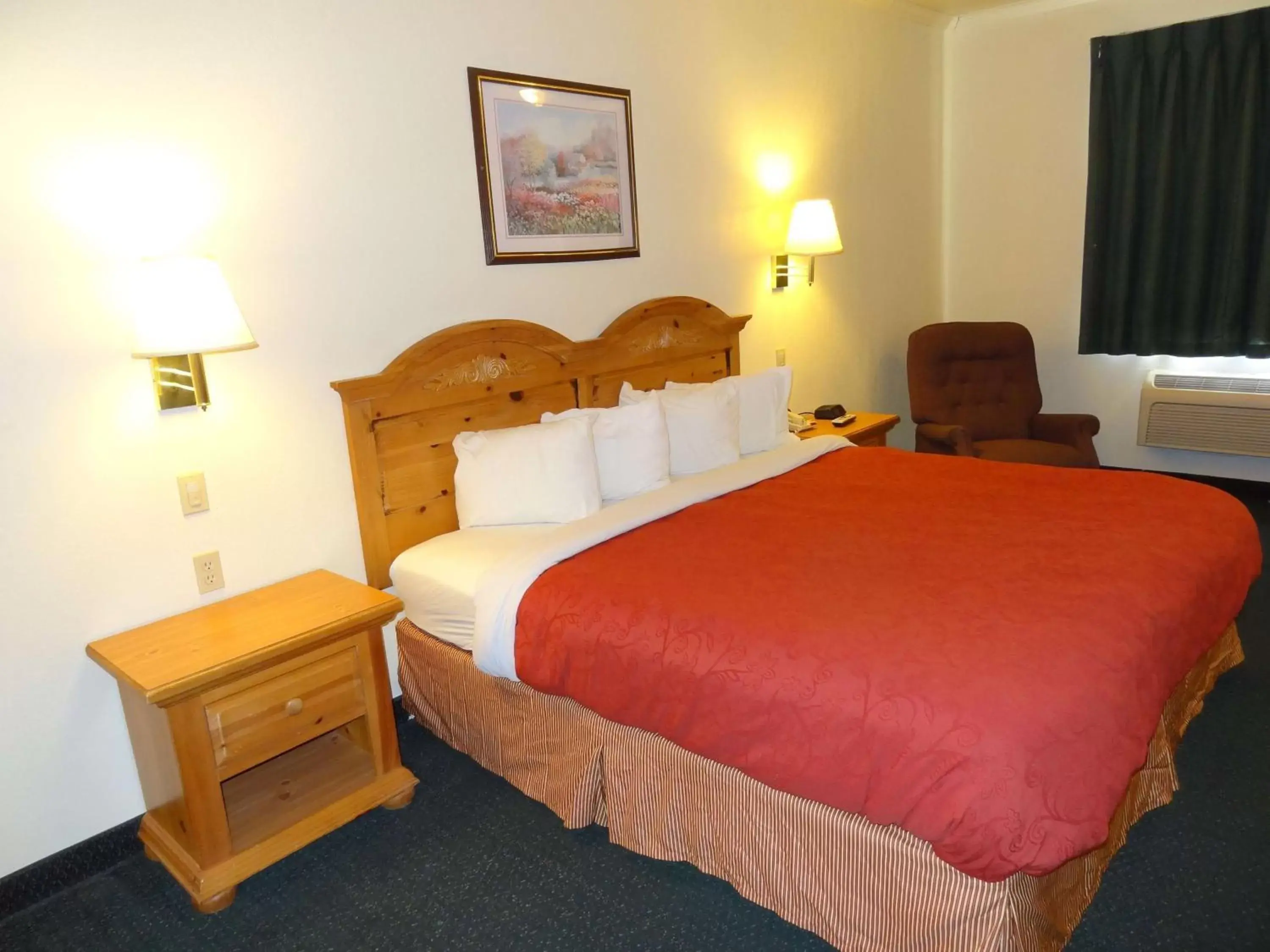 Photo of the whole room, Bed in Portland Inn - Indiana