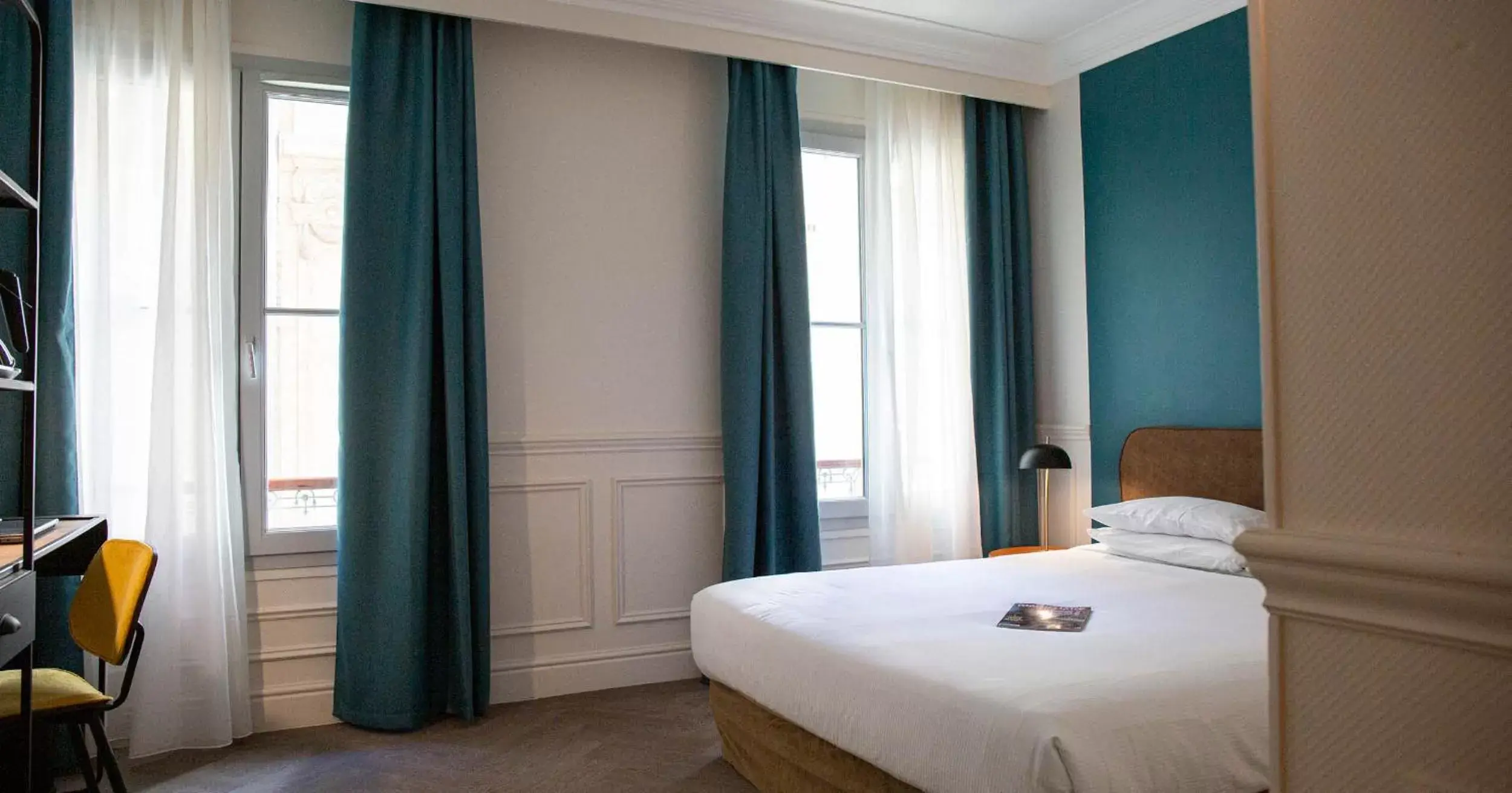 Photo of the whole room, Bed in Hôtel Royal