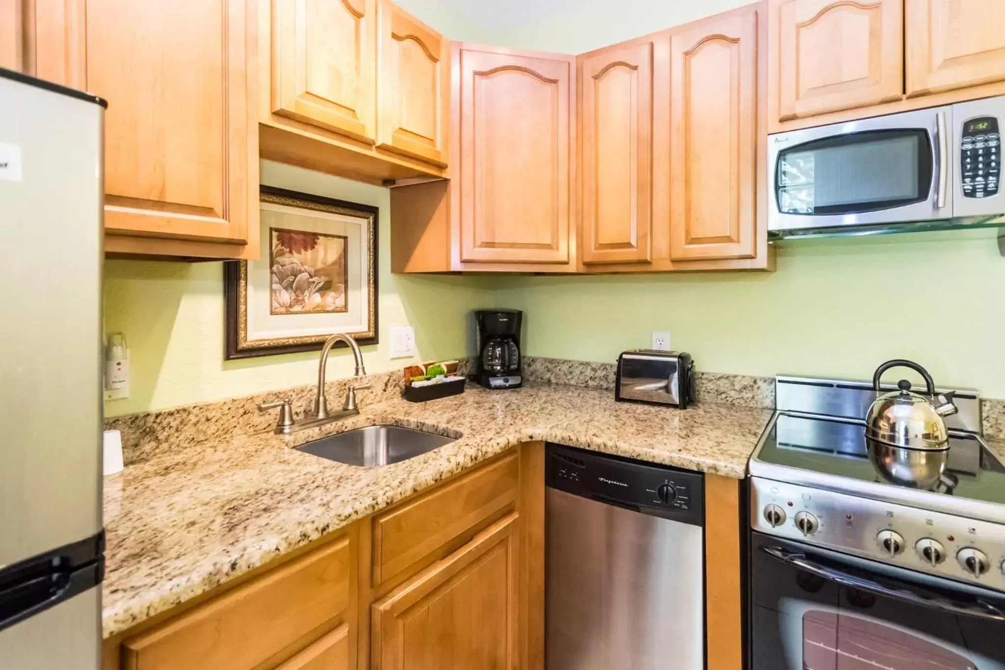 Kitchen or kitchenette, Kitchen/Kitchenette in Tropical Beach Resorts - Sarasota