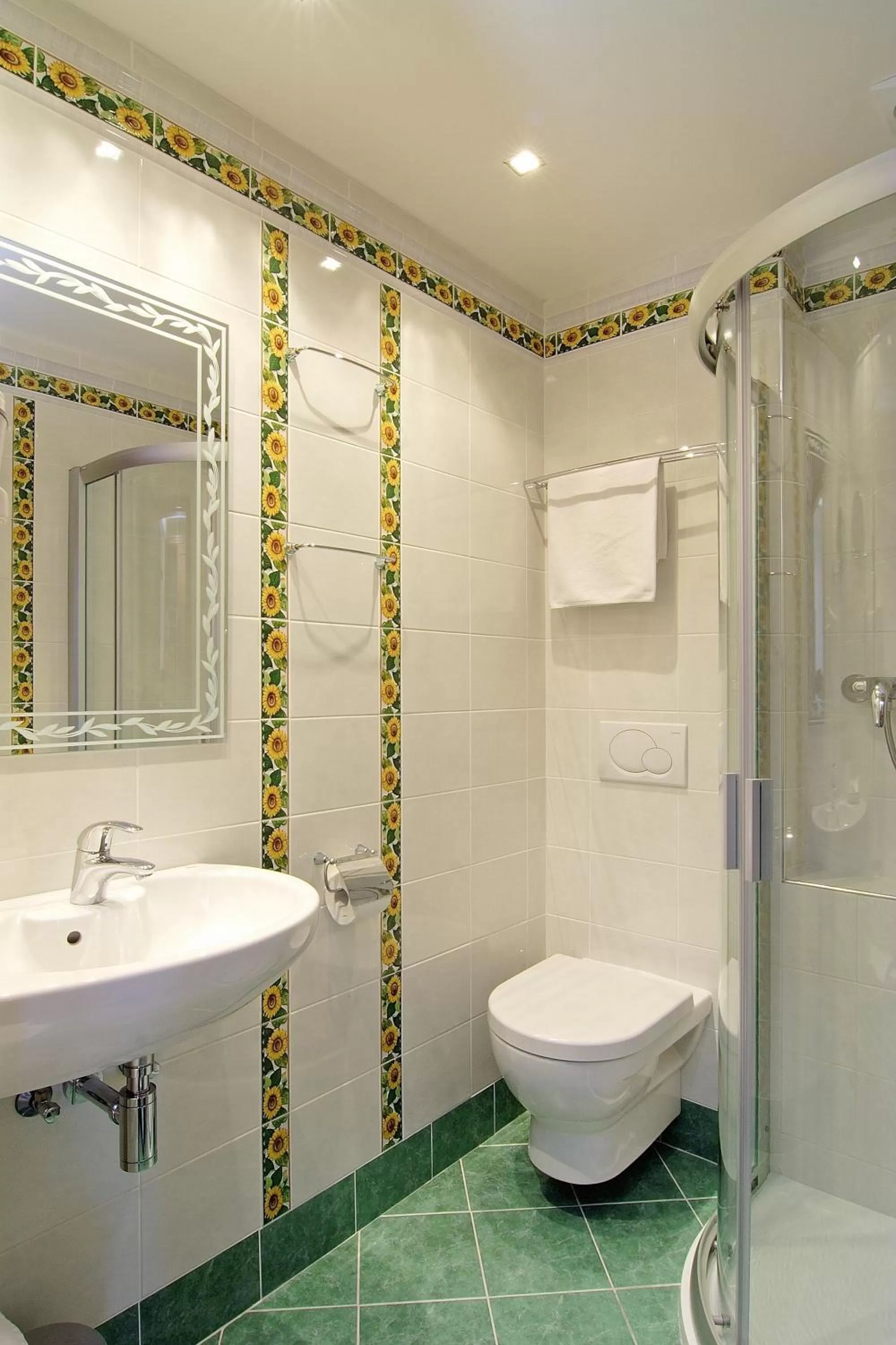 Bathroom in Green Garden Hotel