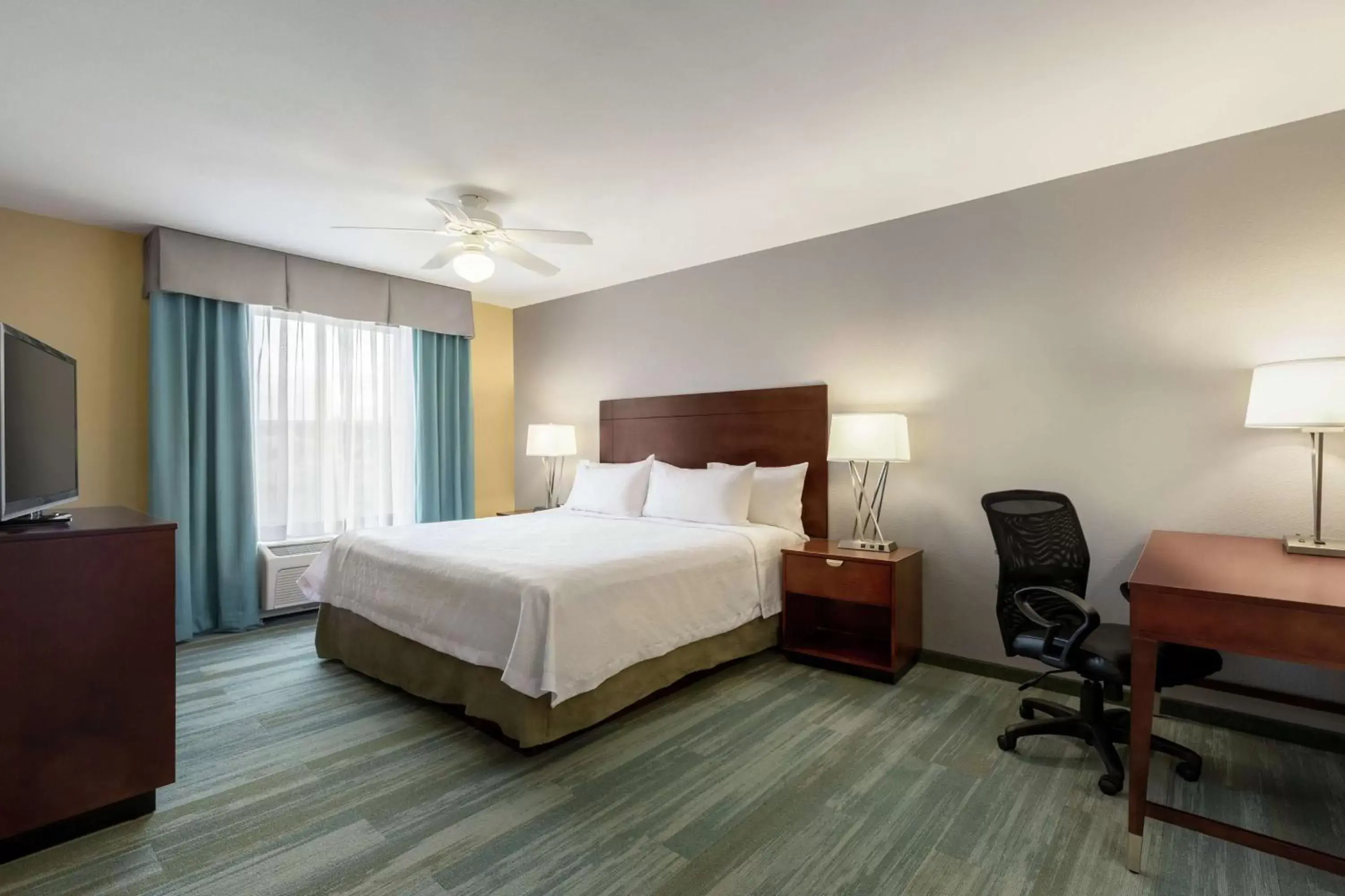 Bedroom, Bed in Homewood Suites by Hilton Macon-North