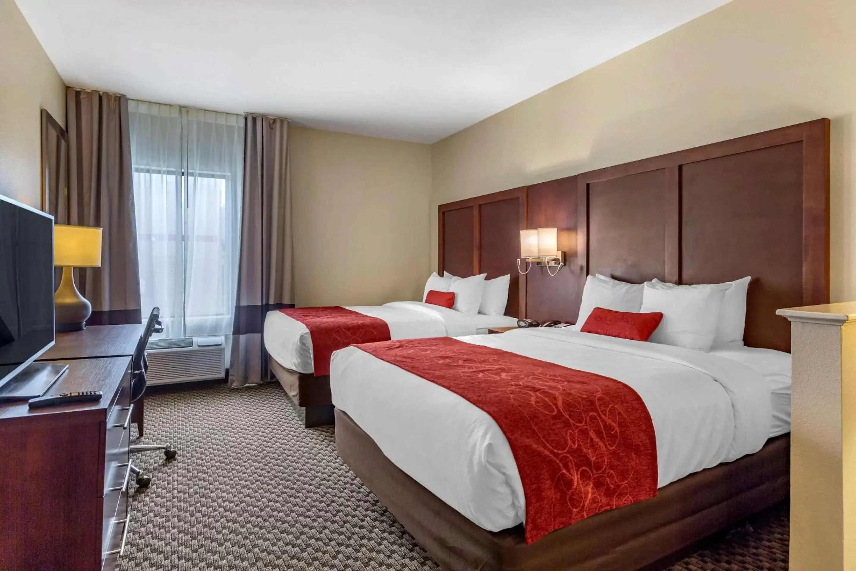 Photo of the whole room, Bed in Comfort Suites Cordova Photo of the whole room, Bed in Comfort Suites Cordova