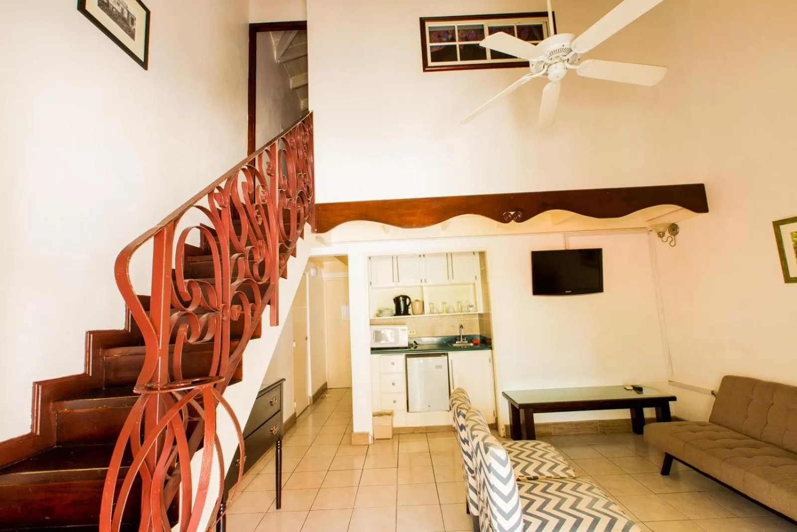 TV and multimedia in Altamont Court Hotel