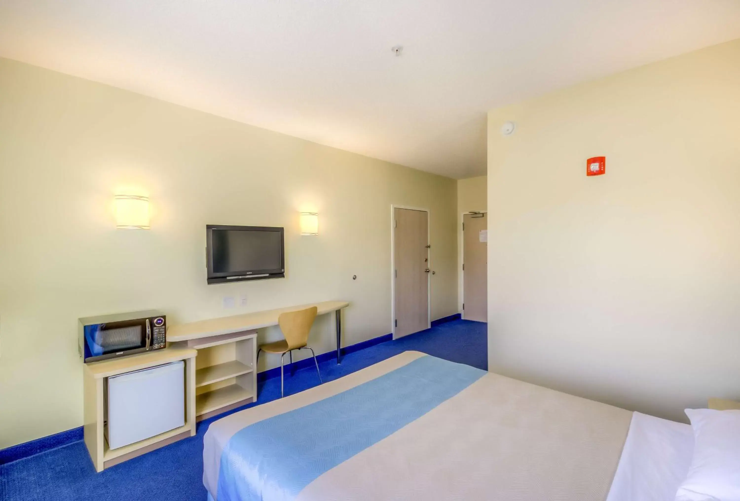 TV and multimedia, Room Photo in Motel 6-Estevan, SK