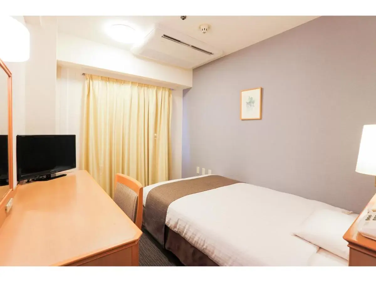 Bed in Smile Hotel Wakayama