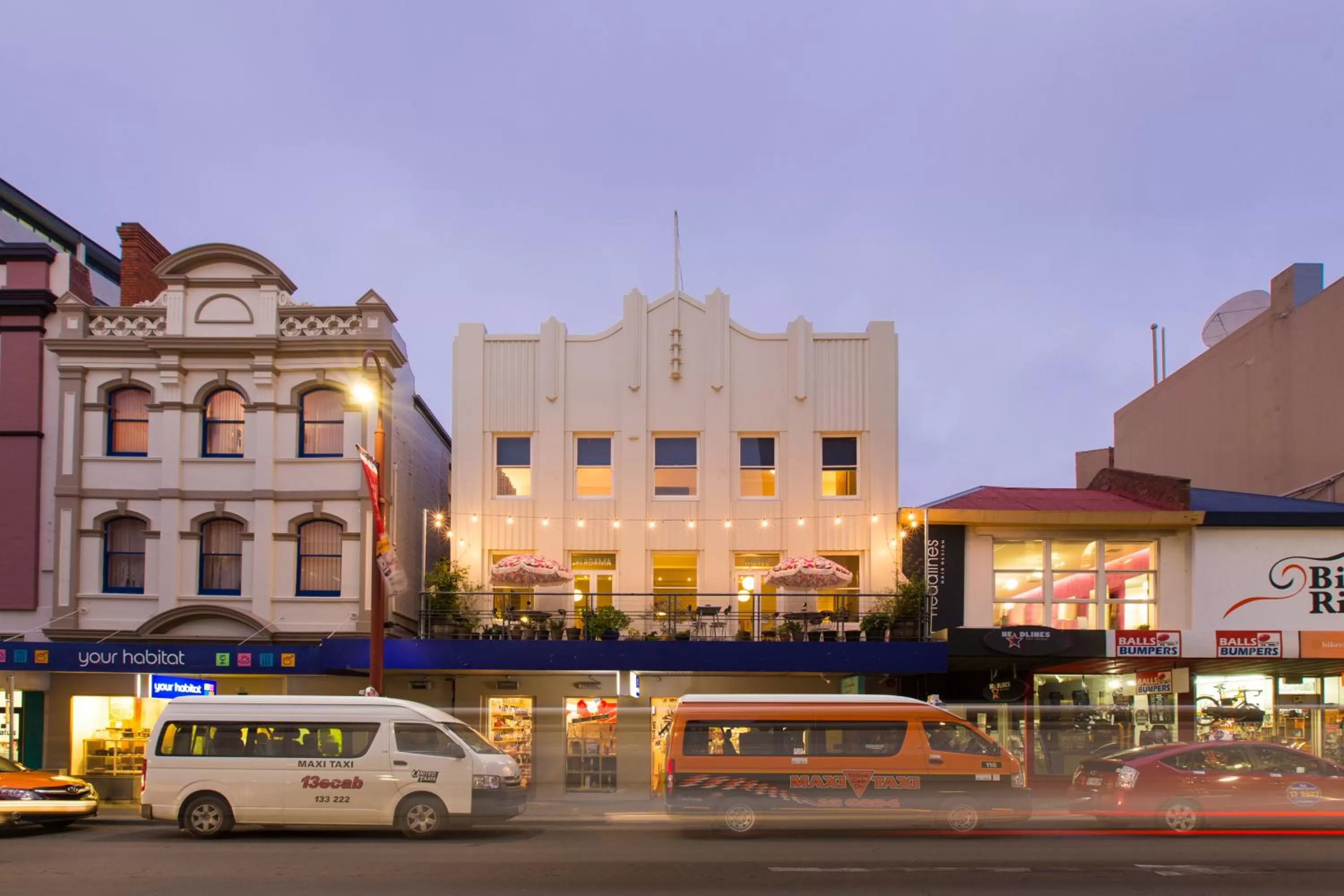 Facade/entrance in Alabama Hotel Hobart