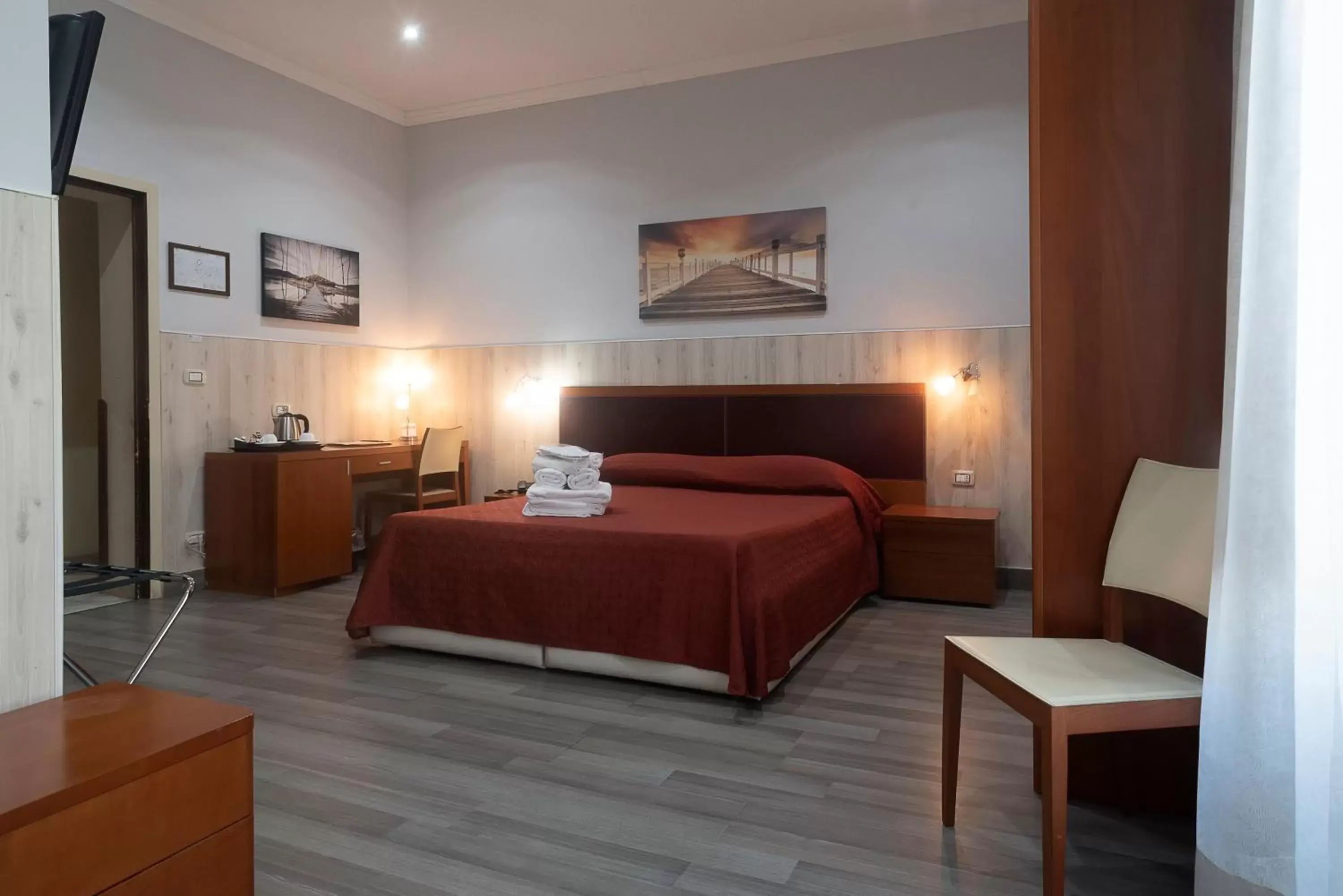 Bedroom, Bed in Hotel Tonic