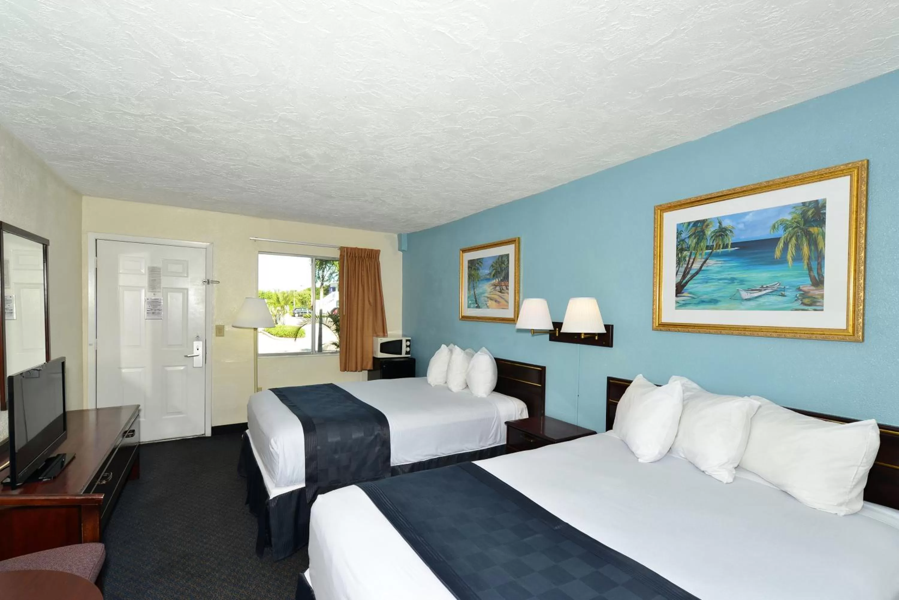 Bed in Americas Best Value Inn Bradenton-Sarasota