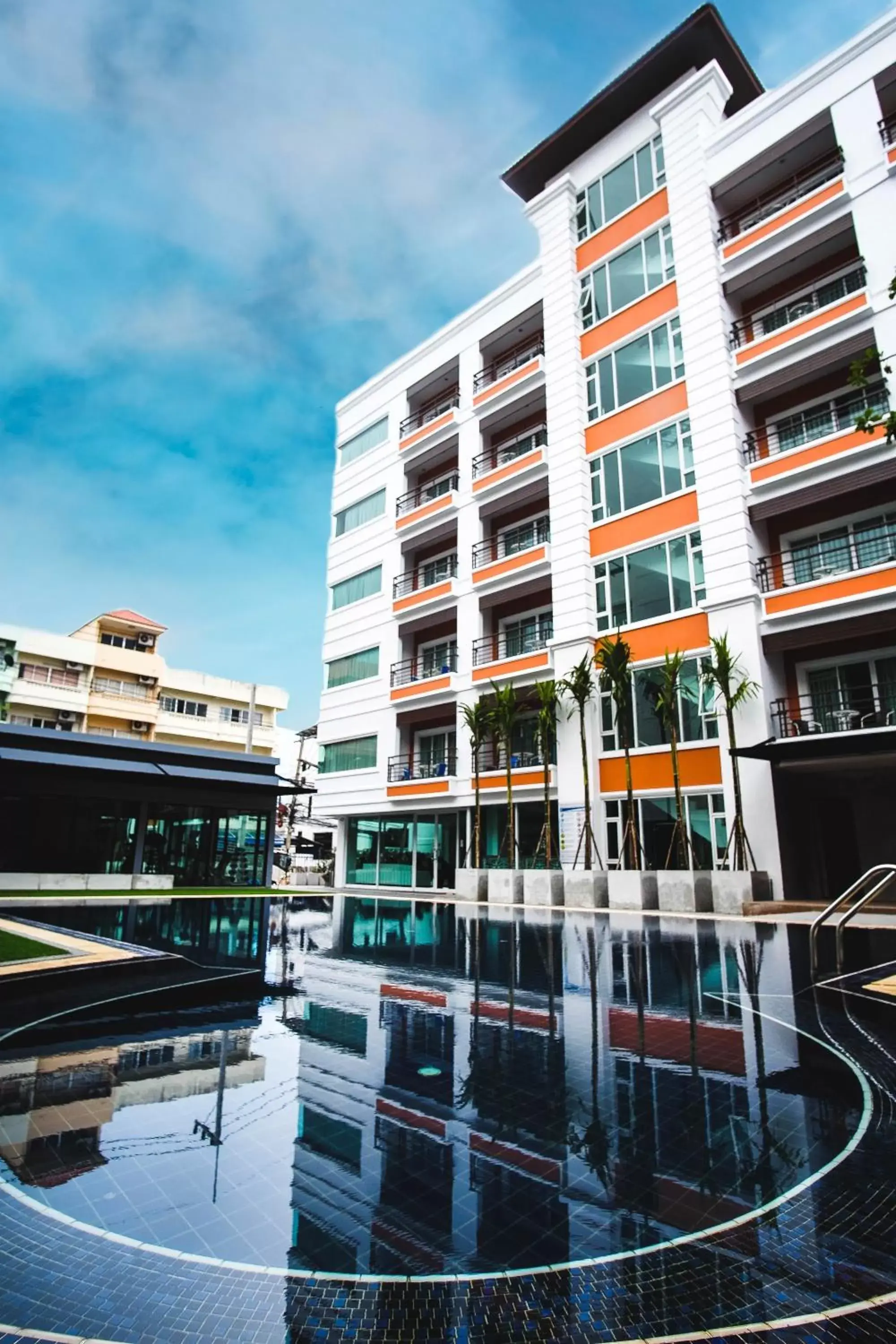 Swimming pool, Property Building in FX Hotel Pattaya